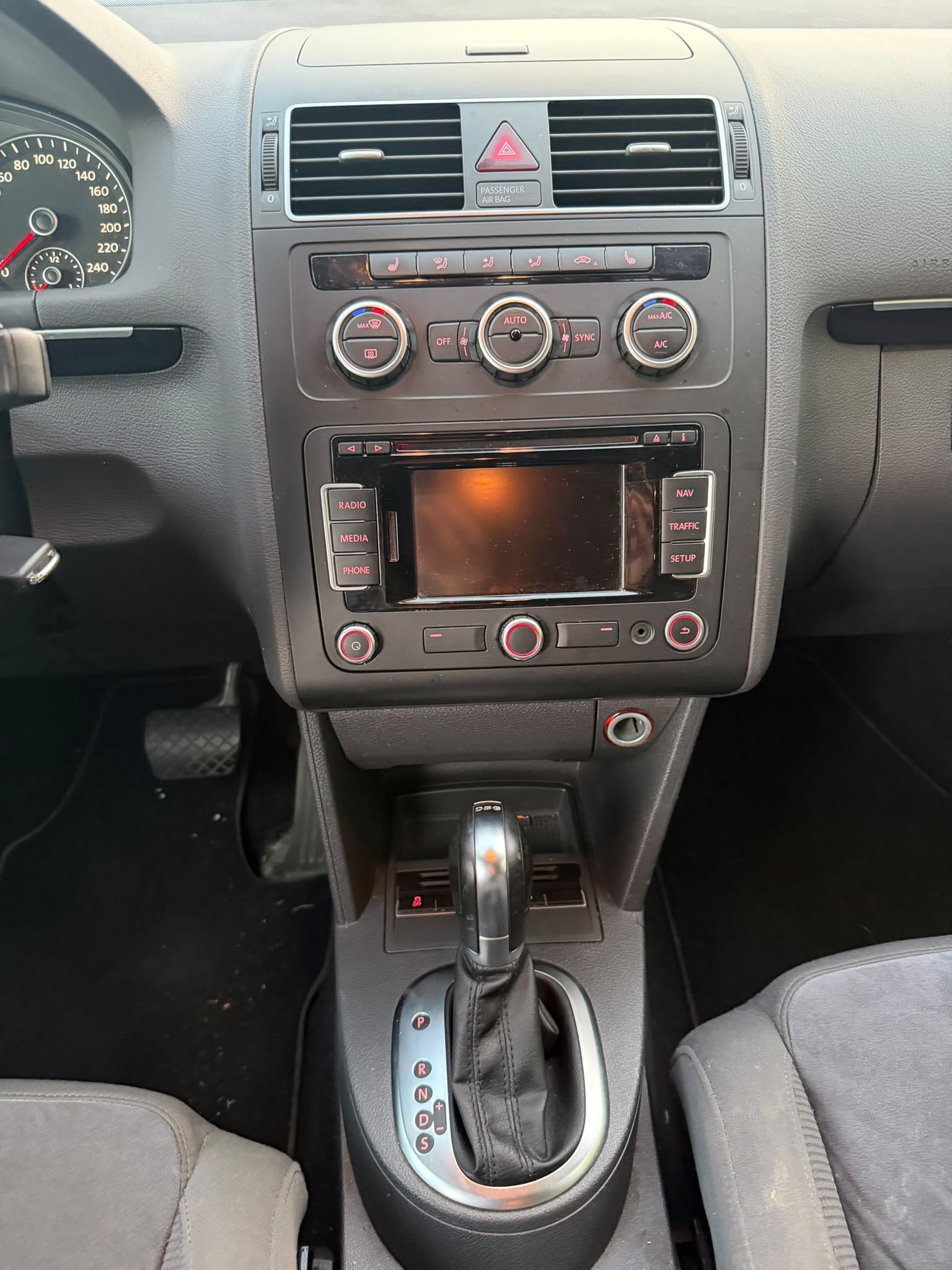 VW Touran 2.0 TDI Highline DSG-image-10