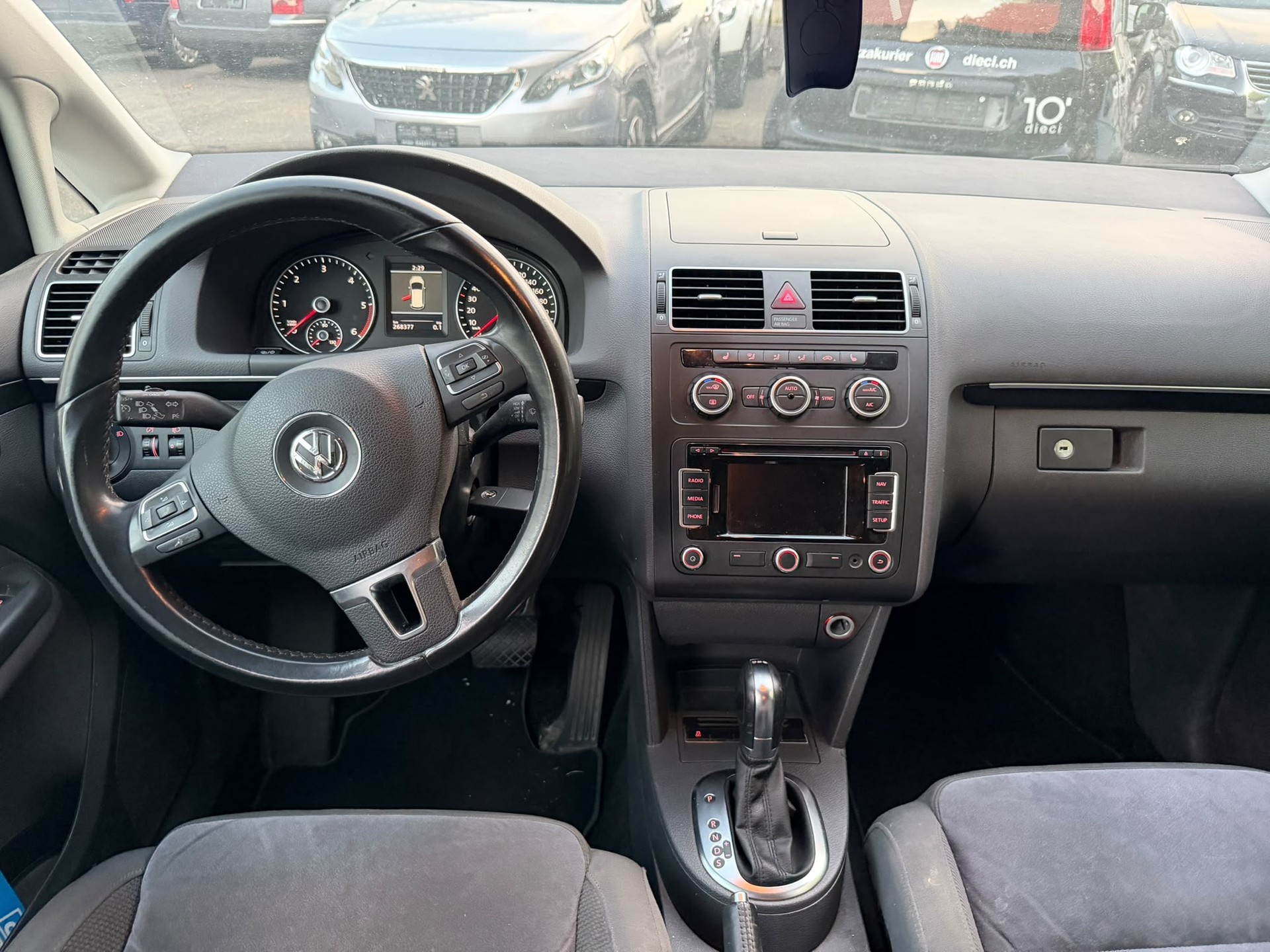 VW Touran 2.0 TDI Highline DSG-image-12
