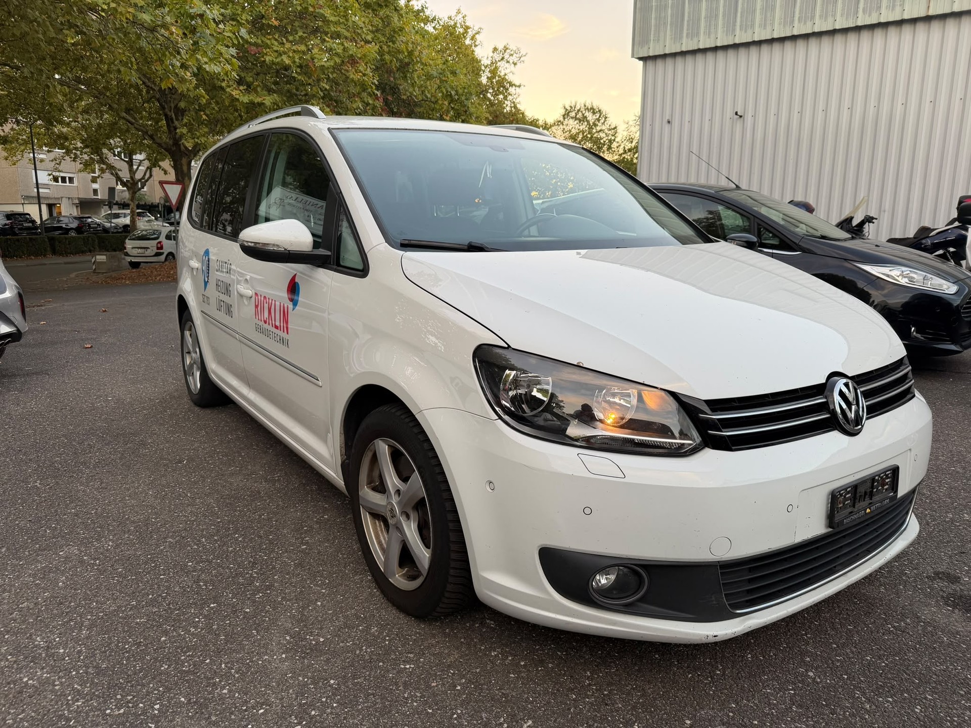 VW Touran 2.0 TDI Highline DSG-image-1