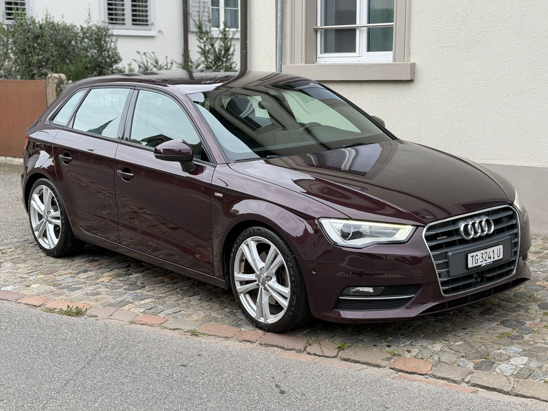 AUDI A3 Sportback 1.8 TFSI*AHK*B&O*S-Line*AUTOMAT*180PS*QUATTRO*S-troni*FRICH MFK*LED*-image-2
