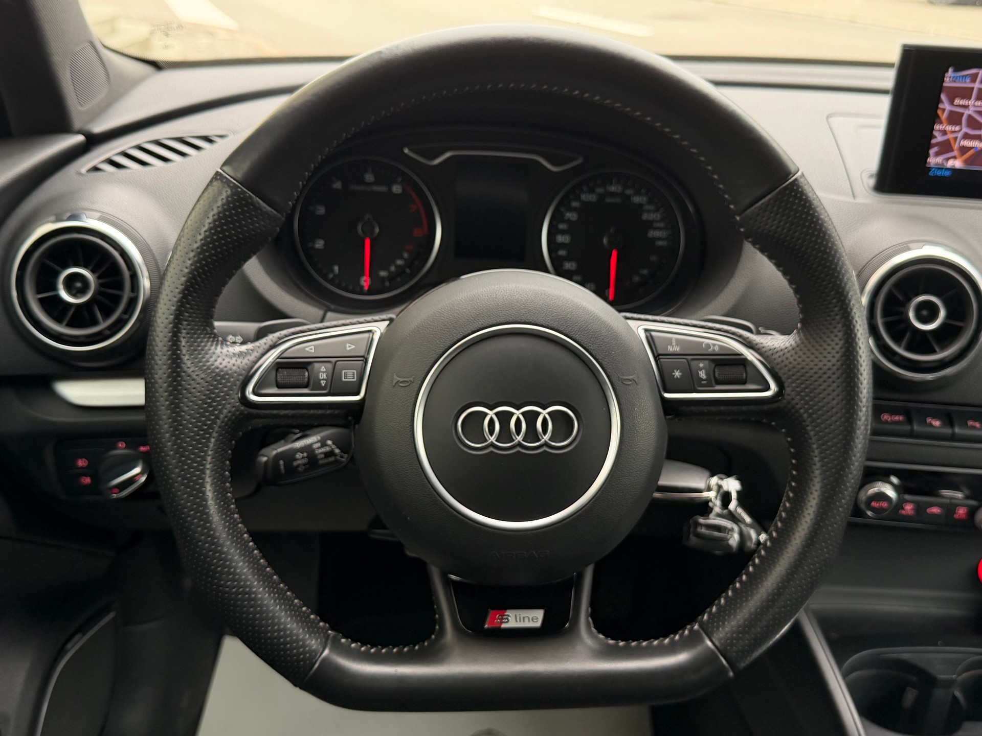 AUDI A3 Sportback 1.8 TFSI*AHK*B&O*S-Line*AUTOMAT*180PS*QUATTRO*S-troni*FRICH MFK*LED*-image-12