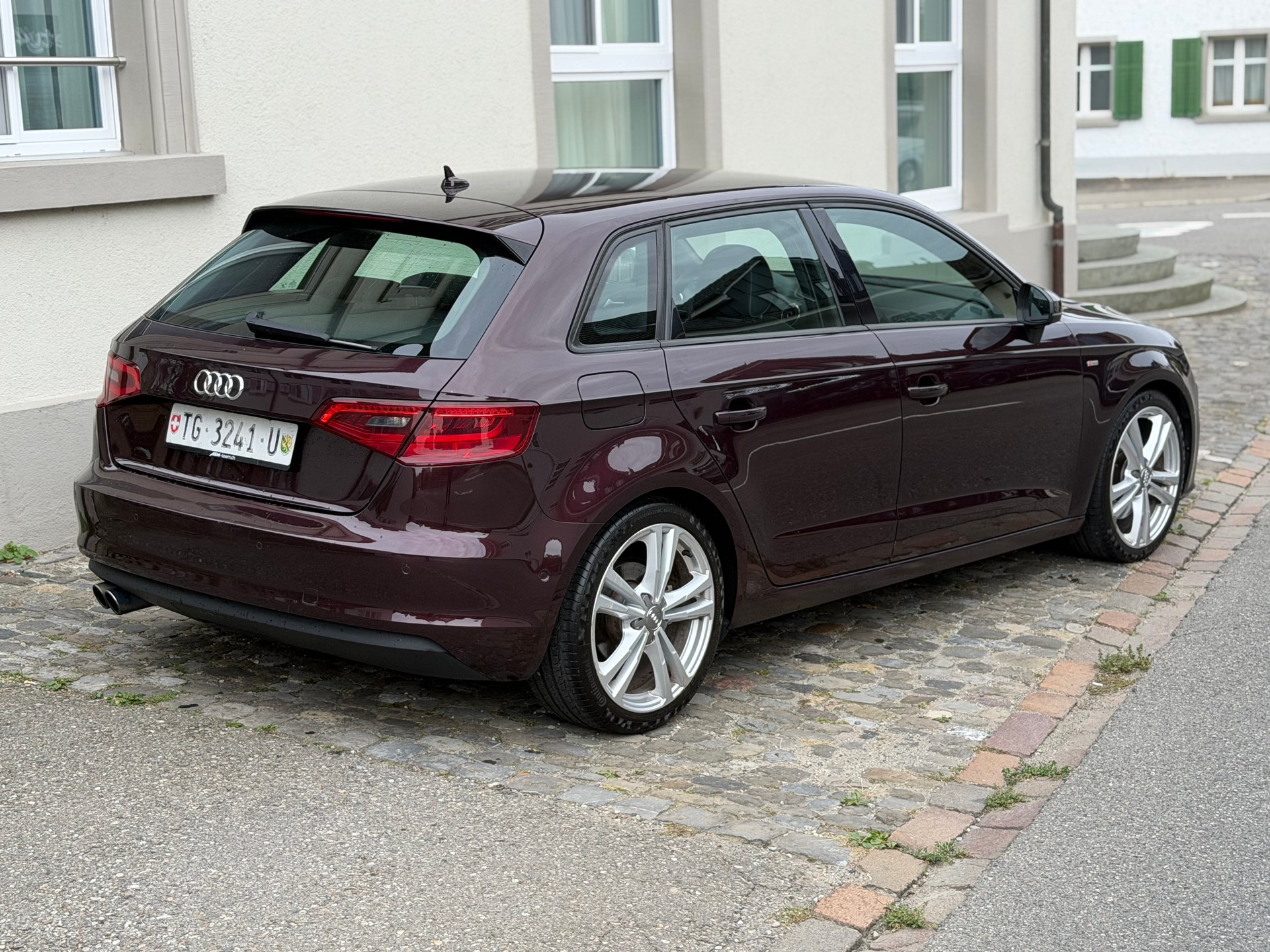 AUDI A3 Sportback 1.8 TFSI*AHK*B&O*S-Line*AUTOMAT*180PS*QUATTRO*S-troni*FRICH MFK*LED*-image-3