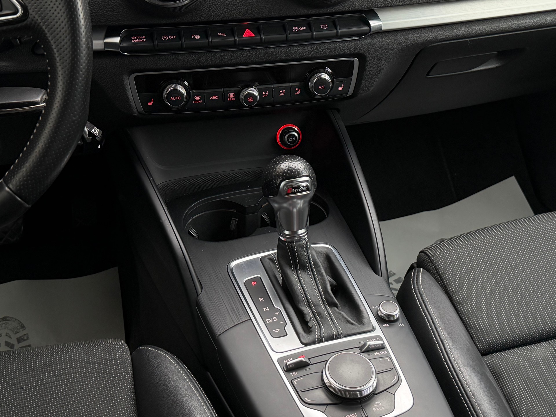 AUDI A3 Sportback 1.8 TFSI*AHK*B&O*S-Line*AUTOMAT*180PS*QUATTRO*S-troni*FRICH MFK*LED*-image-10