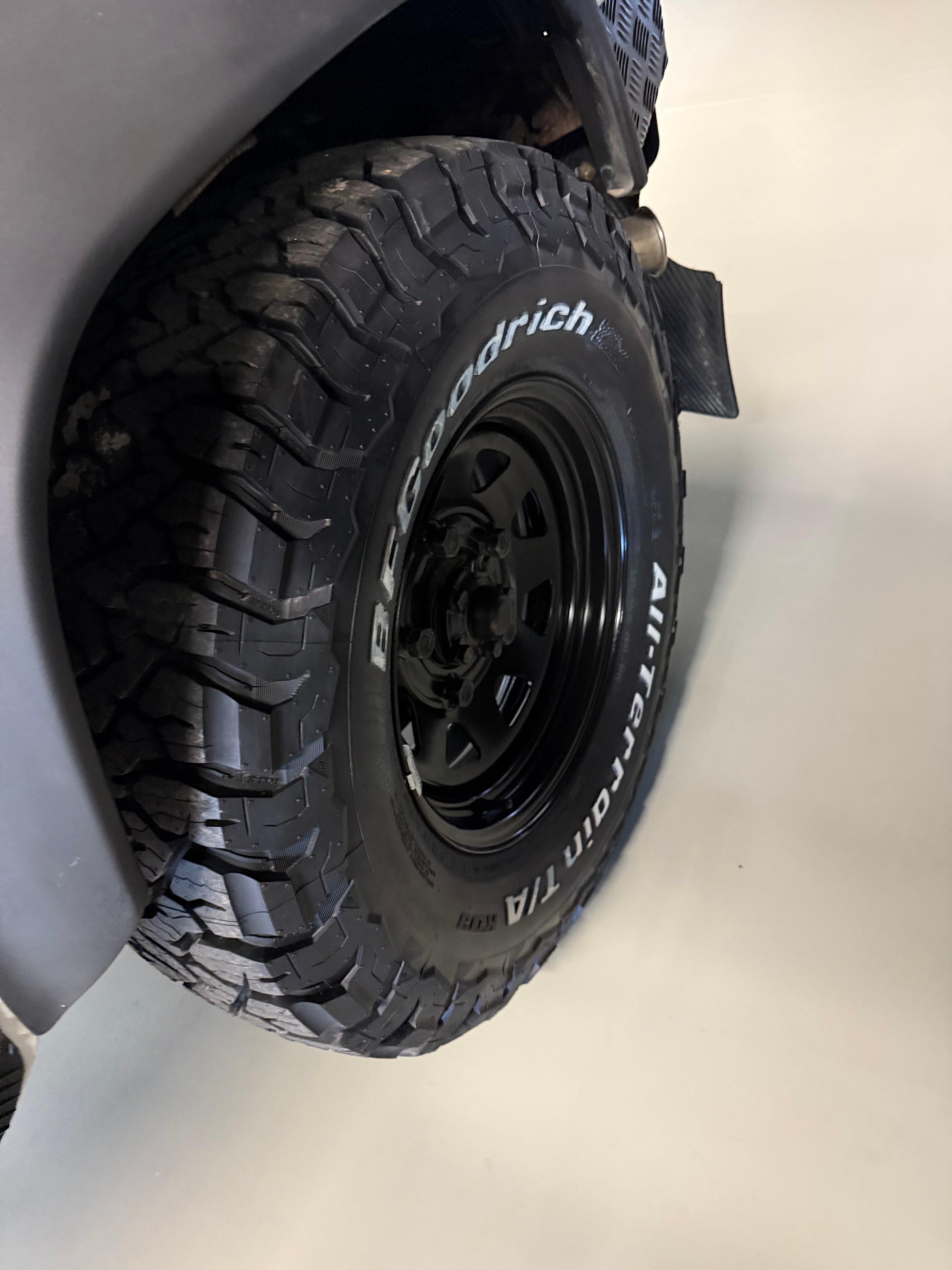 LAND ROVER Defender 90 2.2 TD4 Station Wagon-image-4