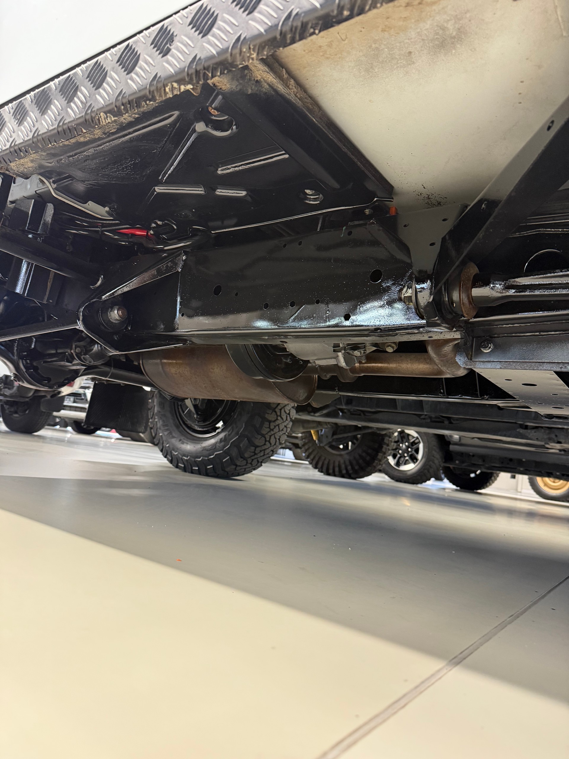 LAND ROVER Defender 90 2.2 TD4 Station Wagon-image-6