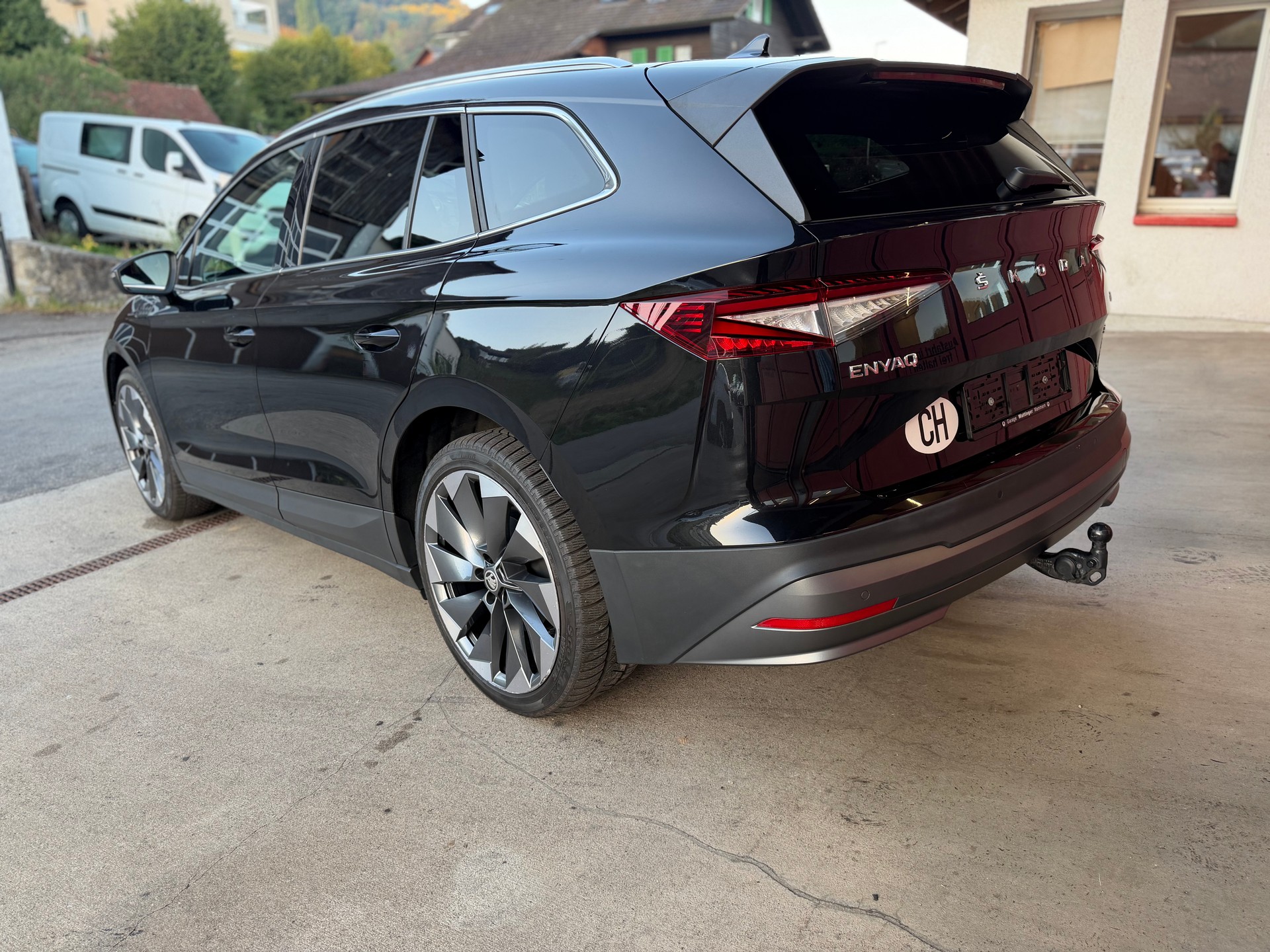 SKODA Enyaq iV 80-image-3
