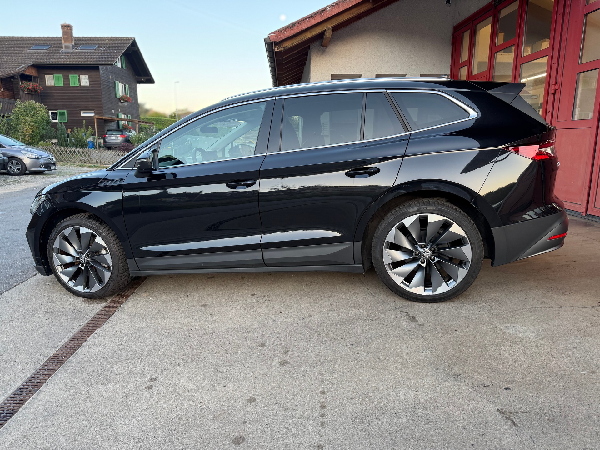 SKODA Enyaq iV 80-image-2