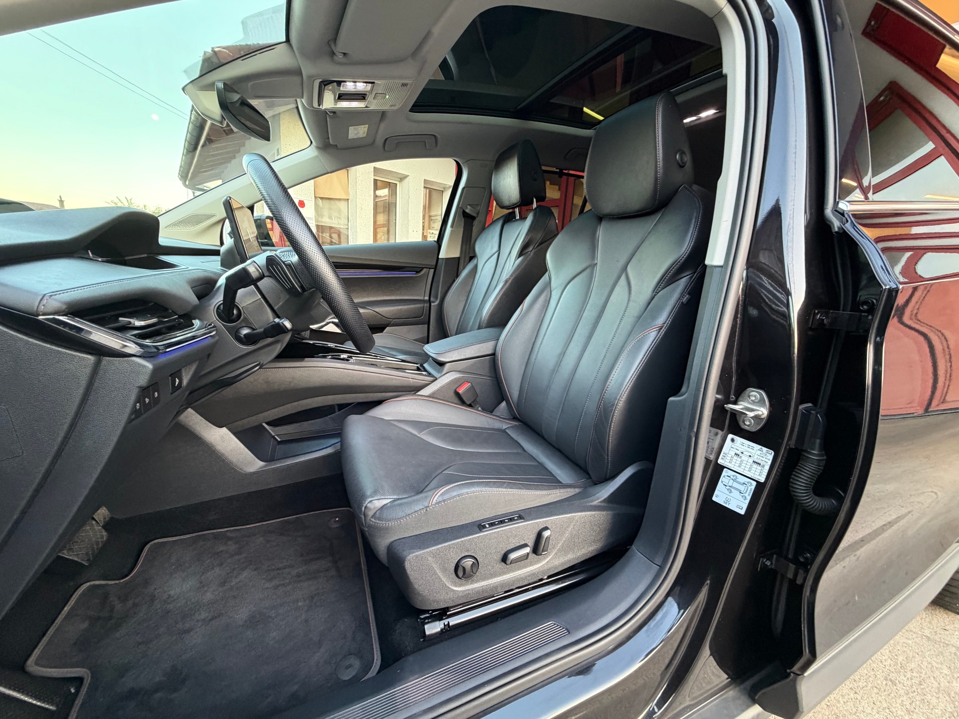 SKODA Enyaq iV 80-image-17