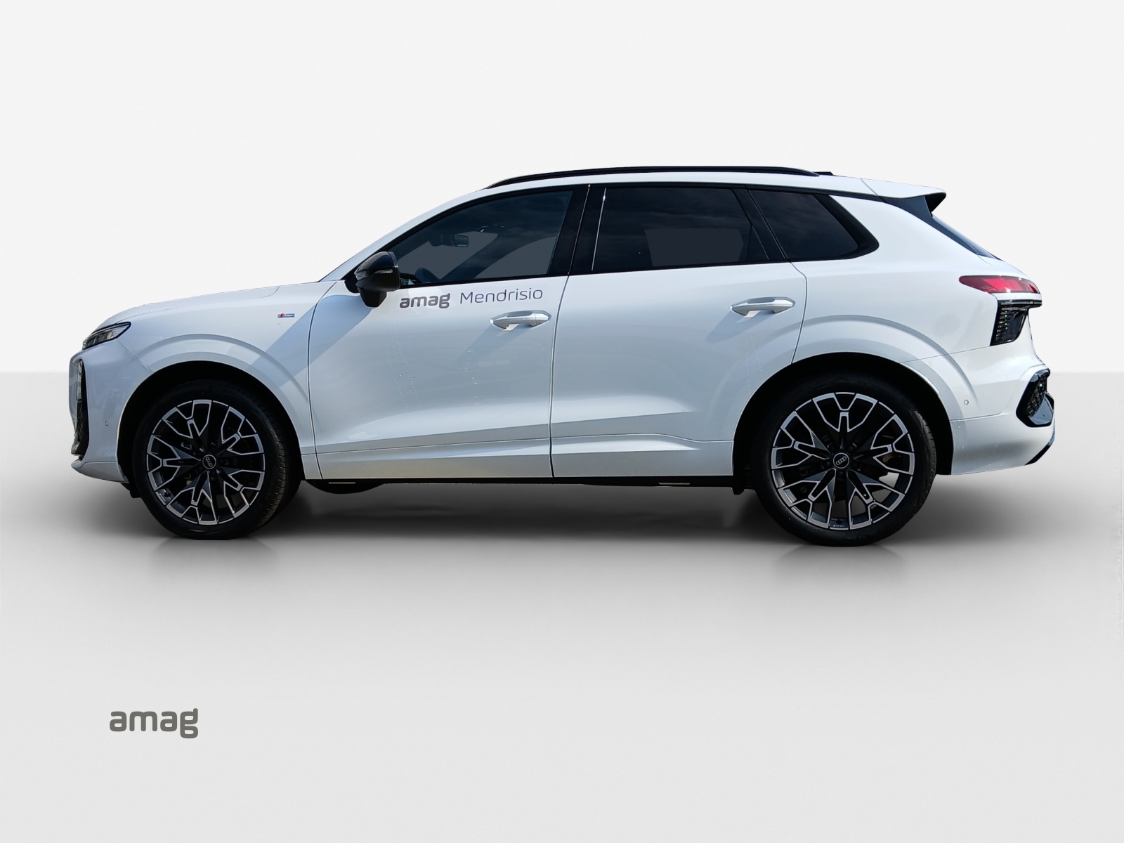 AUDI Q3 SUV 110 kW TFSI S tronic-showroom-element-1