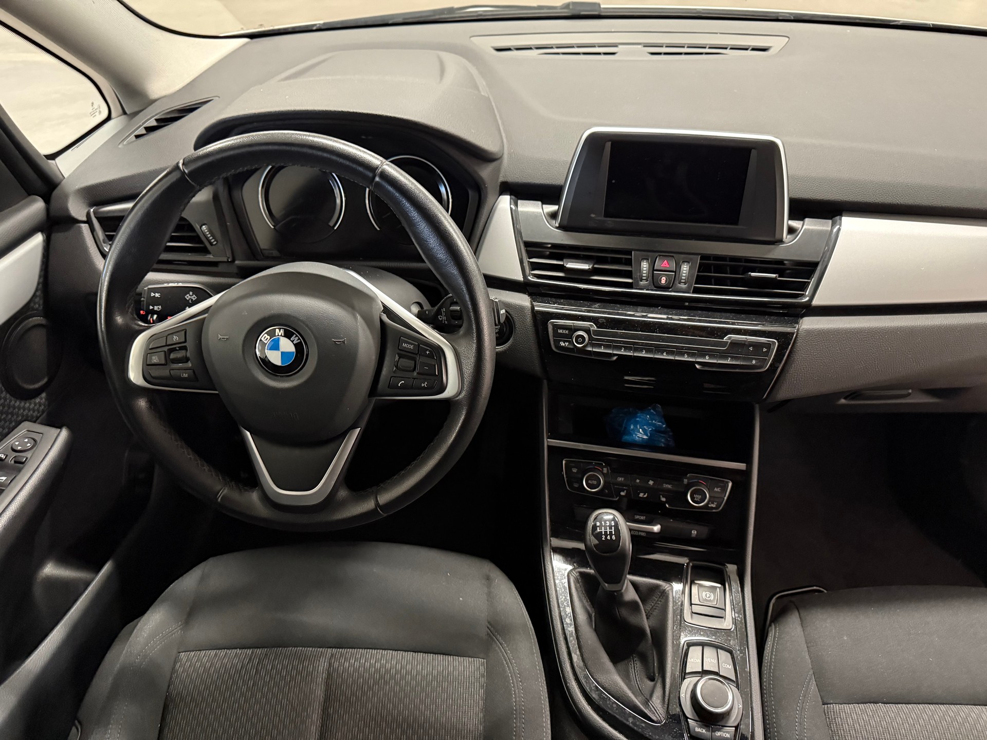 BMW 216d Gran Tourer-image-10