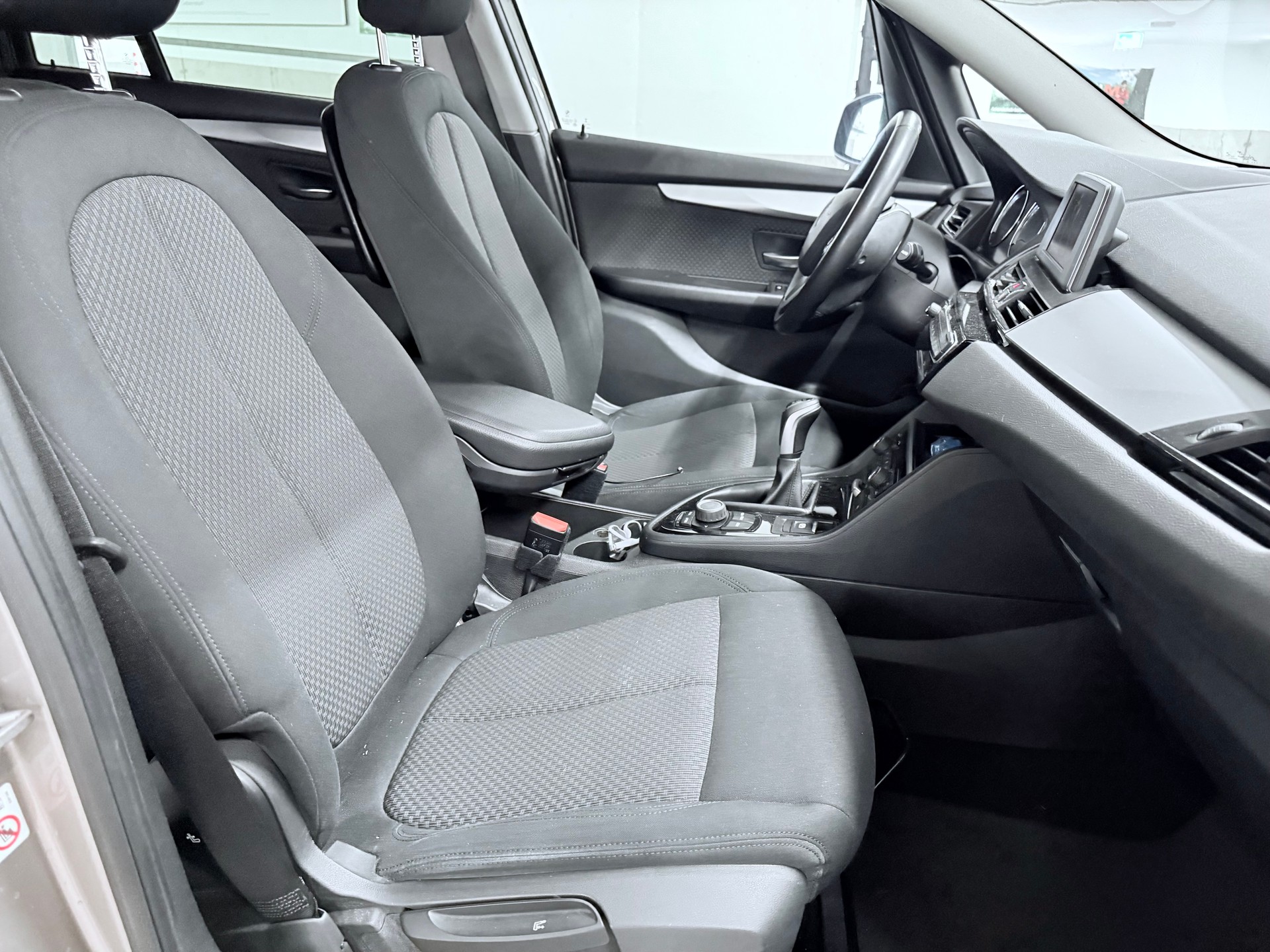 BMW 216d Gran Tourer-image-12