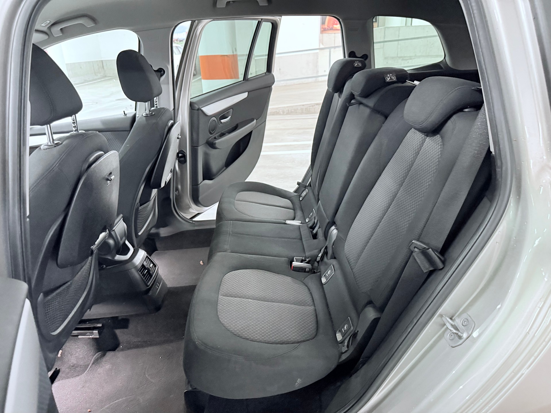 BMW 216d Gran Tourer-image-13