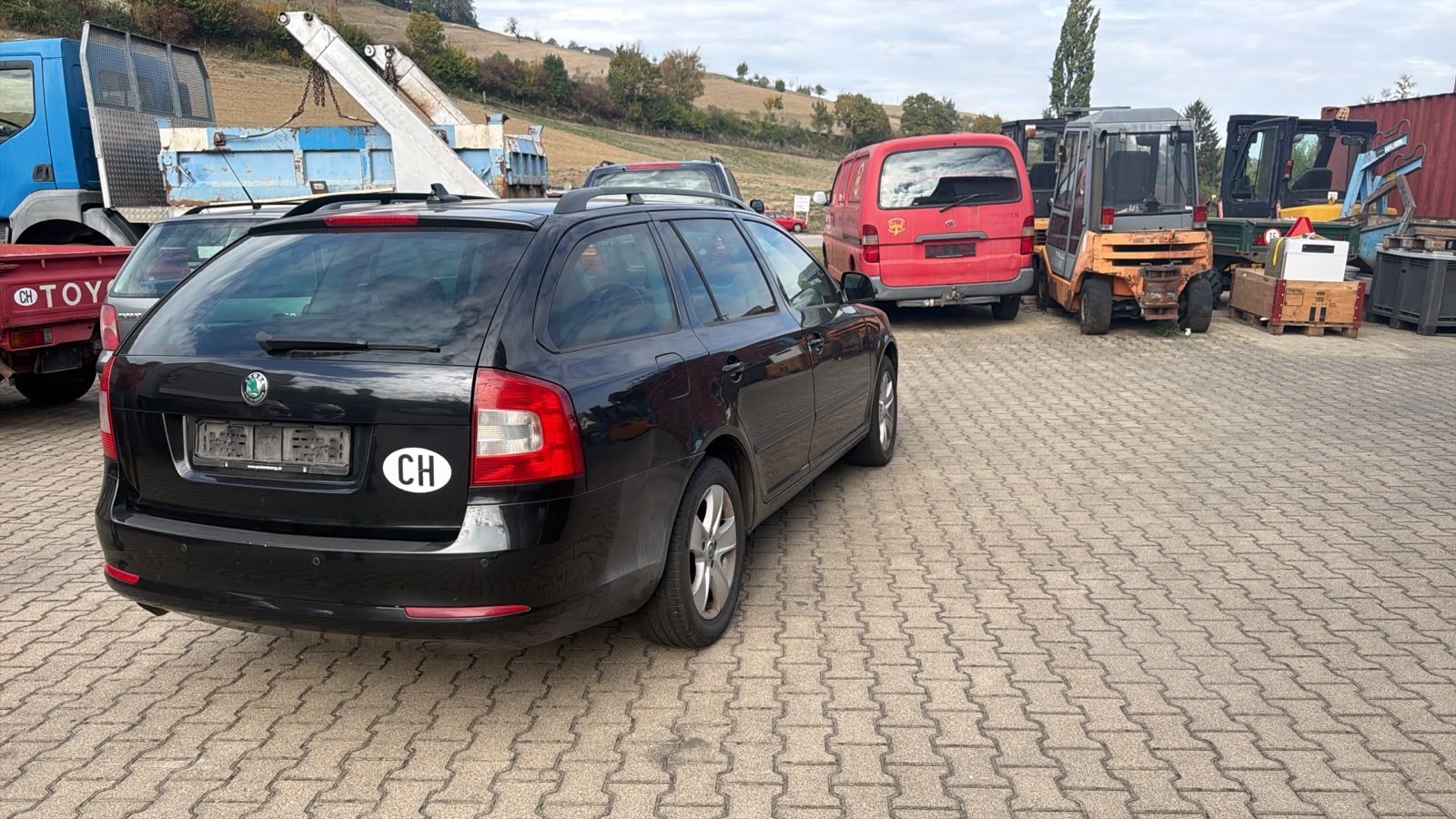 SKODA Octavia Combi 1.6 TDI Active-image-1