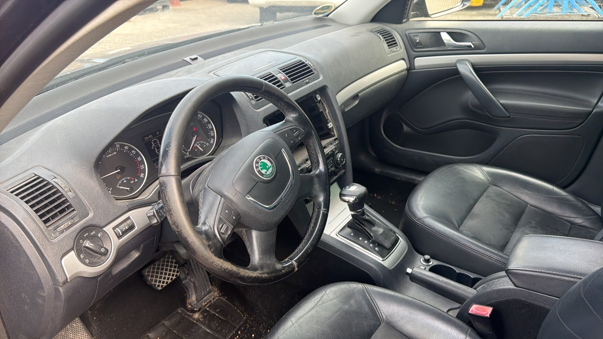 SKODA Octavia Combi 1.6 TDI Active-image-9