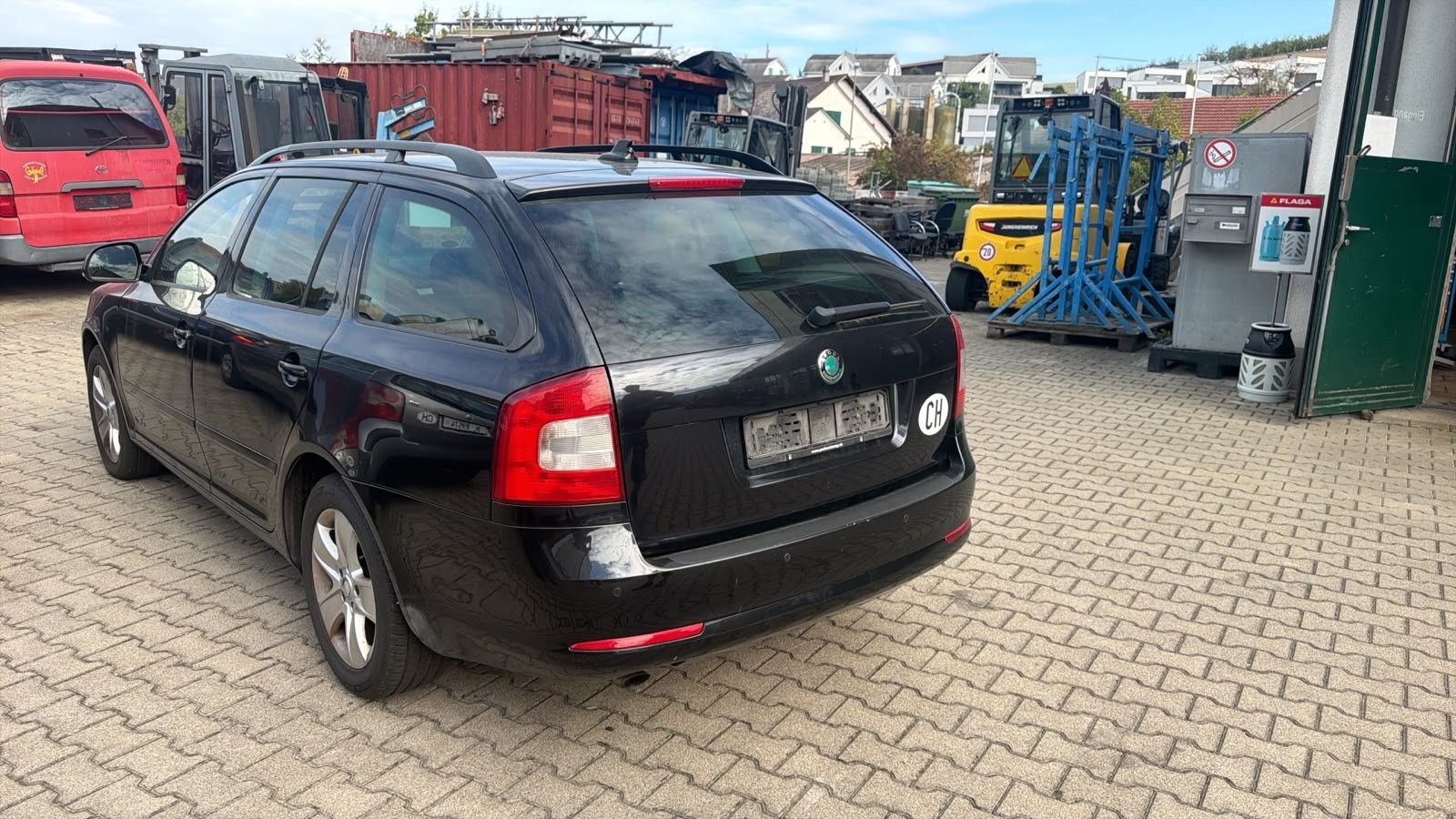 SKODA Octavia Combi 1.6 TDI Active-image-5