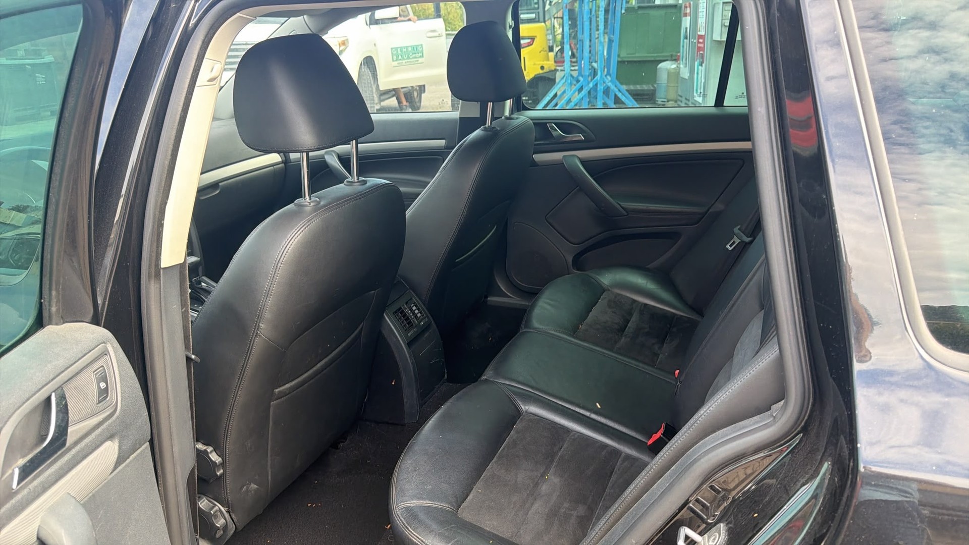 SKODA Octavia Combi 1.6 TDI Active-image-8