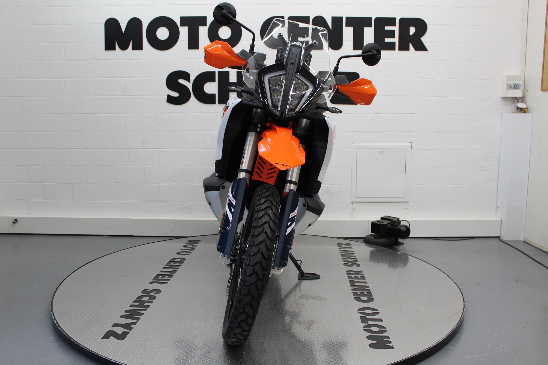 KTM 890 Adventure R-showroom-element-2