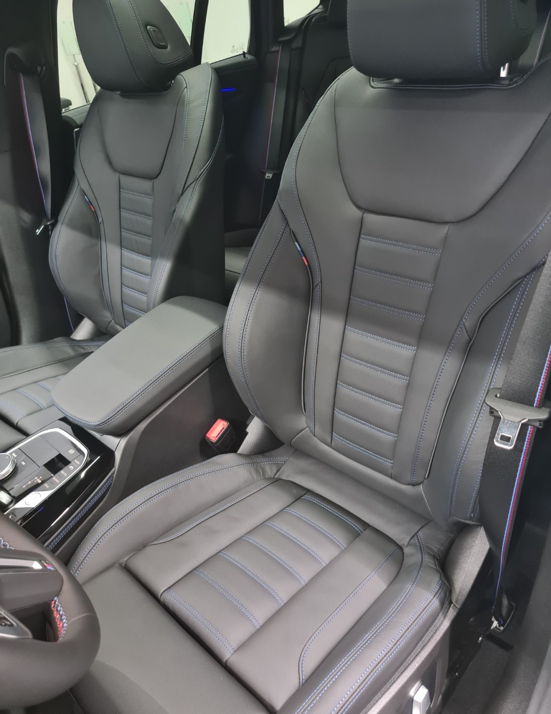 BMW M40i-image-10