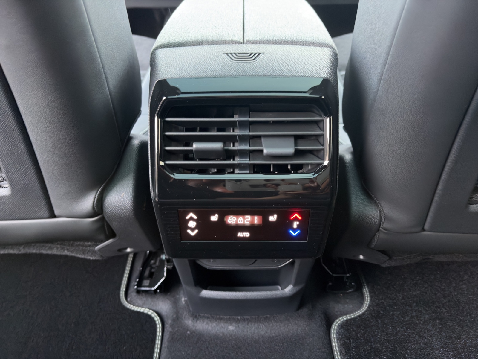 PEUGEOT 5008 long range e-GT-image-10