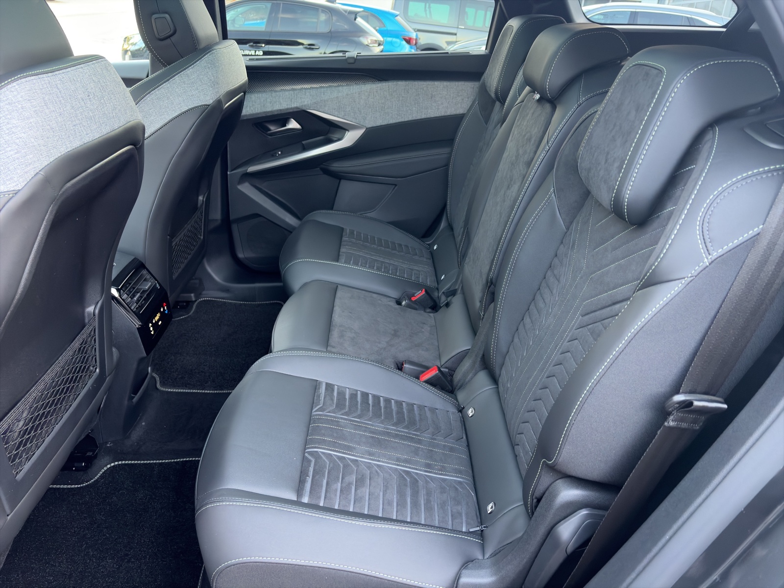 PEUGEOT 5008 long range e-GT-image-4