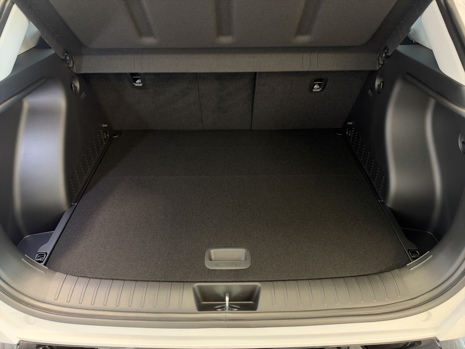 HYUNDAI Kona EV 65.4 kWh Amplia-image-16
