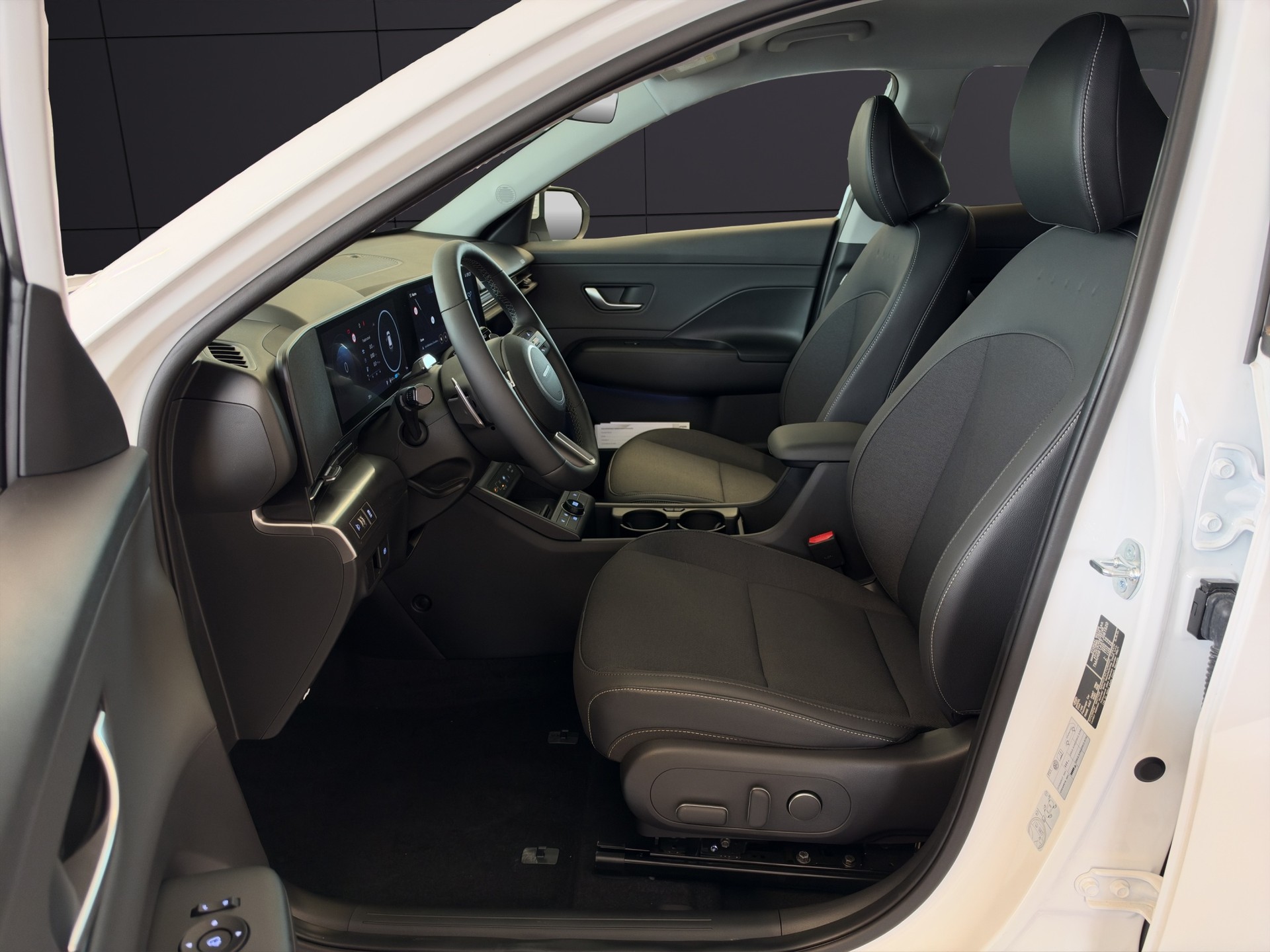 HYUNDAI Kona EV 65.4 kWh Amplia-image-14