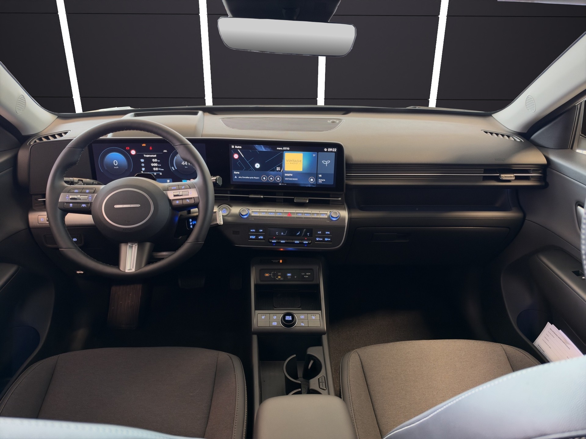 HYUNDAI Kona EV 65.4 kWh Amplia-image-8