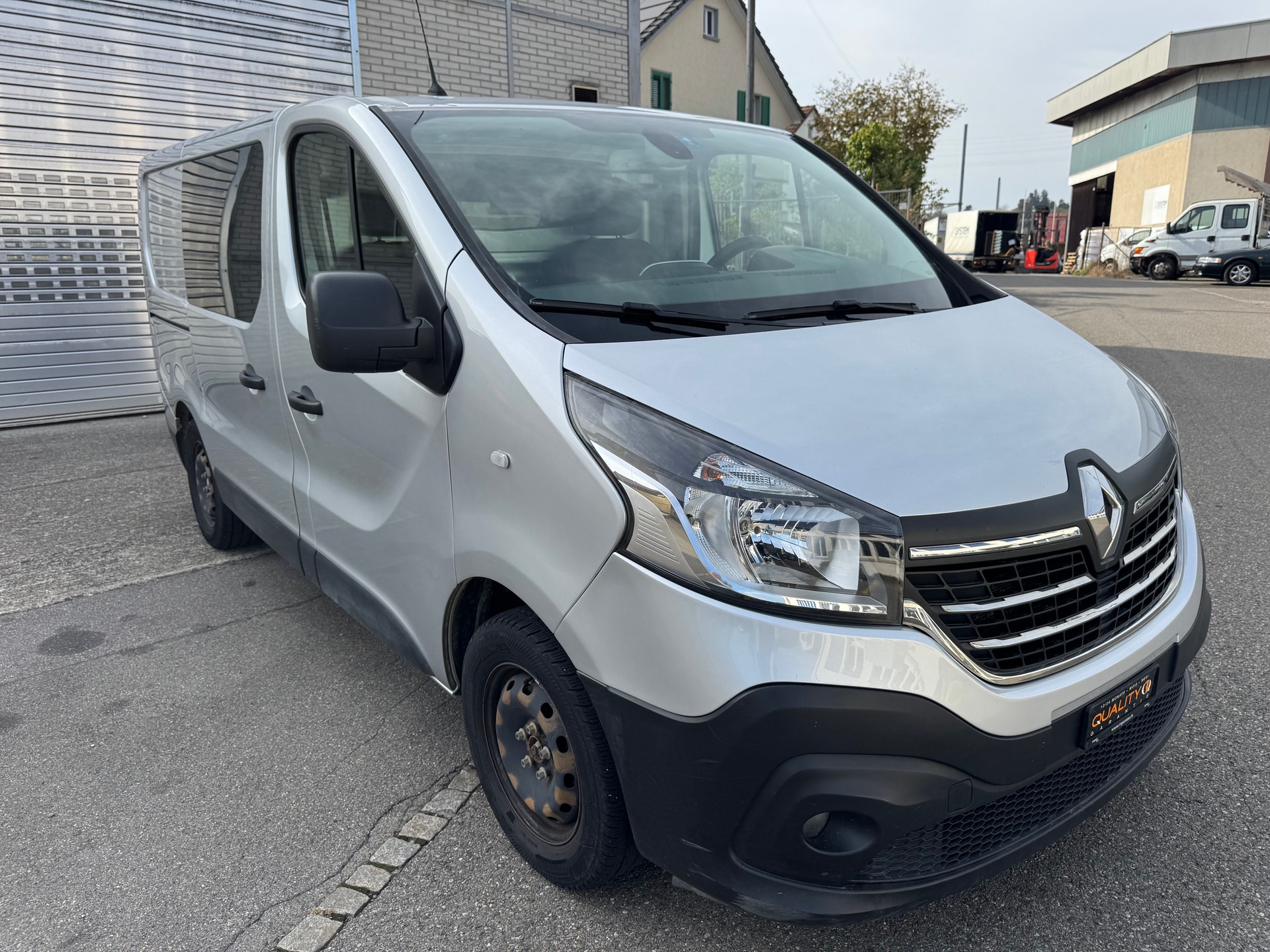 RENAULT Trafic 2.0 ENERGY dCi145 3.0t Business L1H1 A-image-2