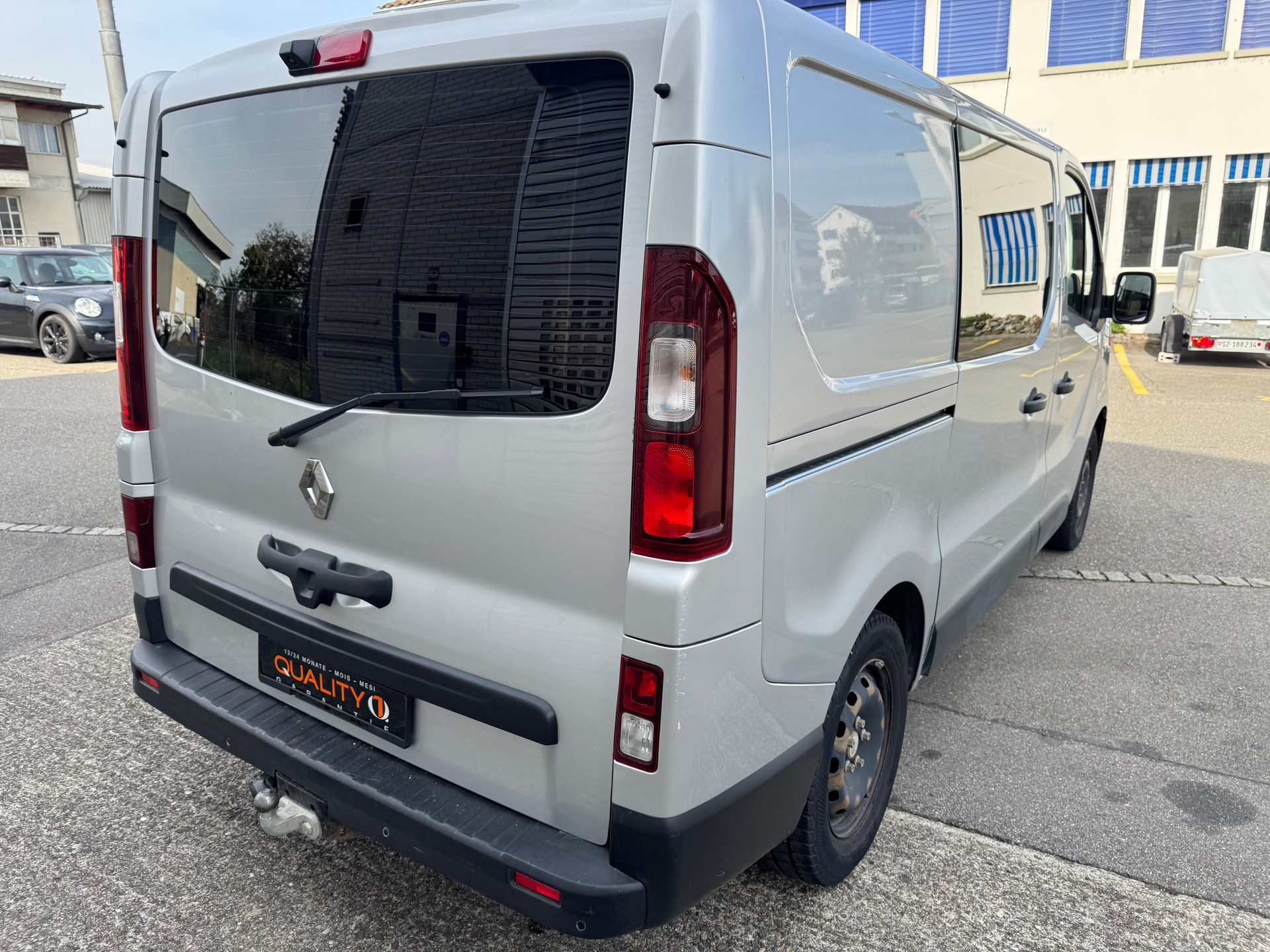 RENAULT Trafic 2.0 ENERGY dCi145 3.0t Business L1H1 A-image-4
