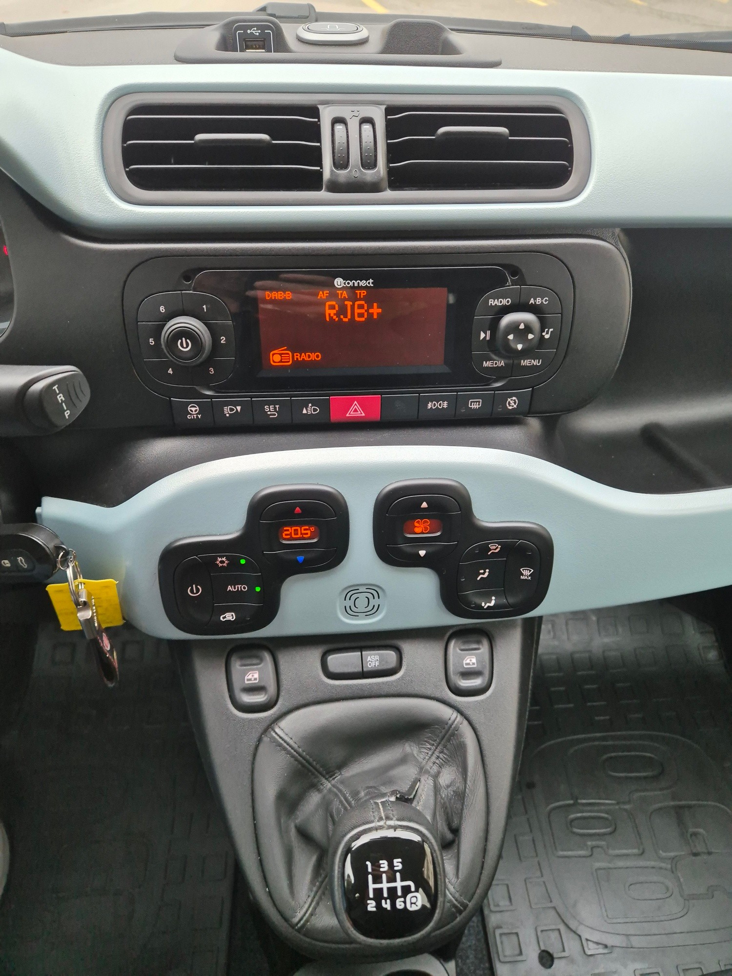 FIAT Panda 1.0 HYBRID MHEV Launch Edition-image-9