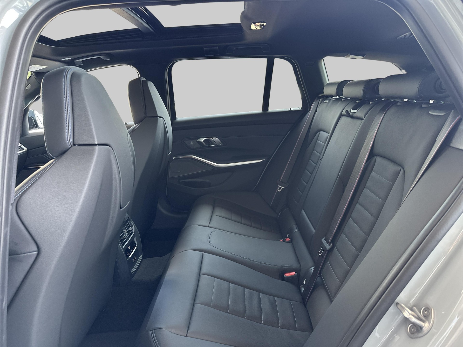 BMW M340d xDrive M Sport Pro-image-16