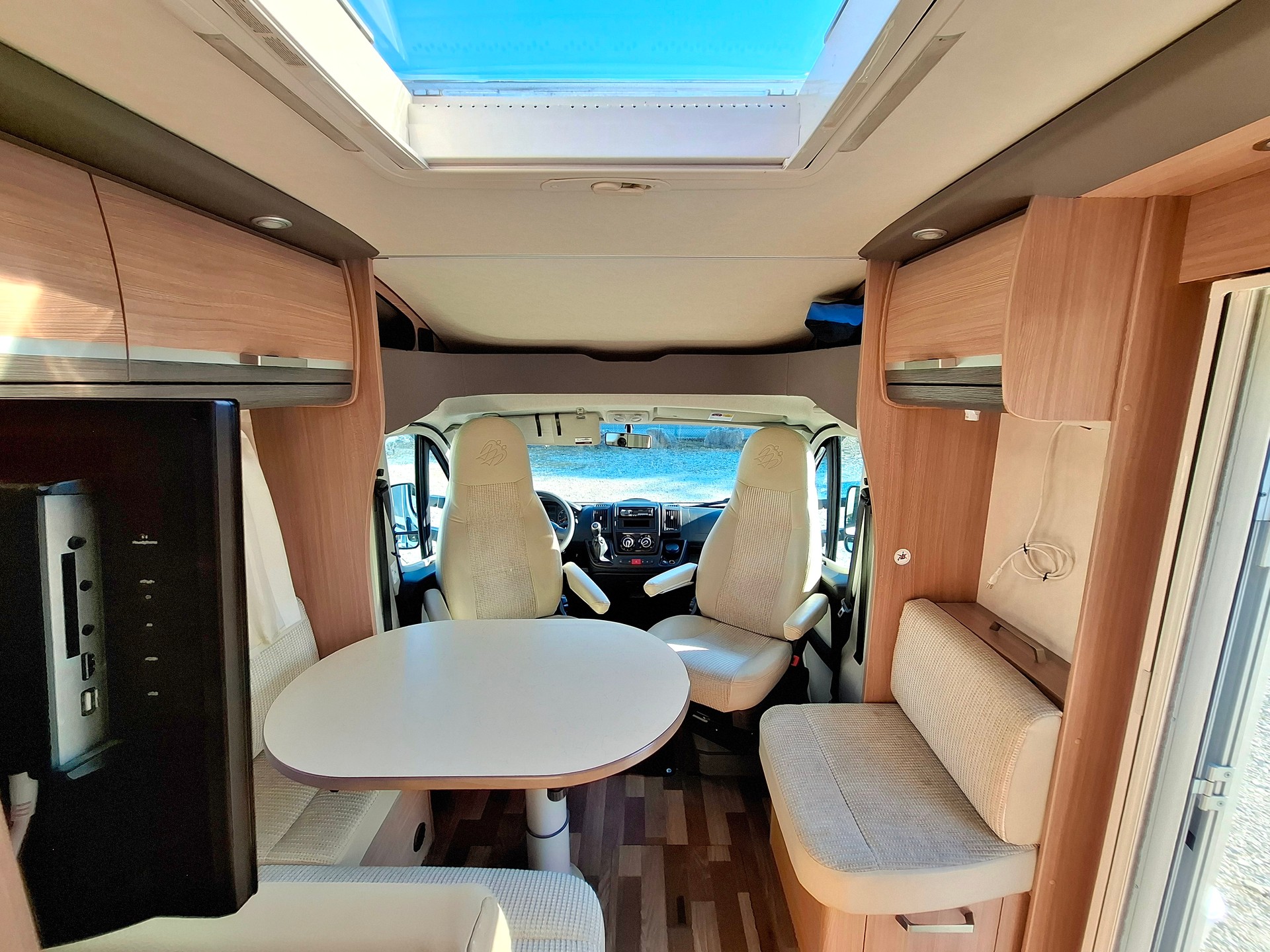 KNAUS Sky 650 TI - ab MFK & Service - Längsbett - Dachklima - TV - SAT - Solar-image-13