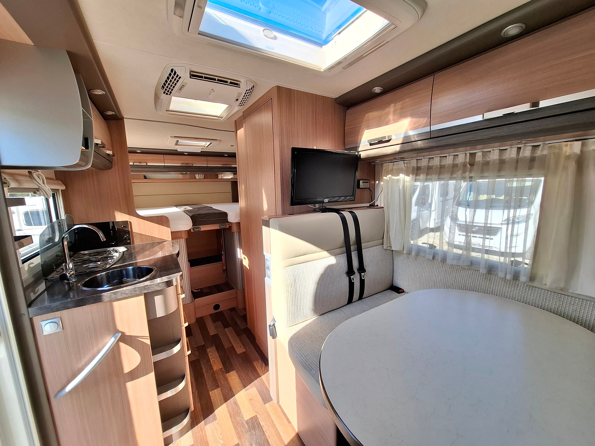 KNAUS Sky 650 TI - ab MFK & Service - Längsbett - Dachklima - TV - SAT - Solar-image-9