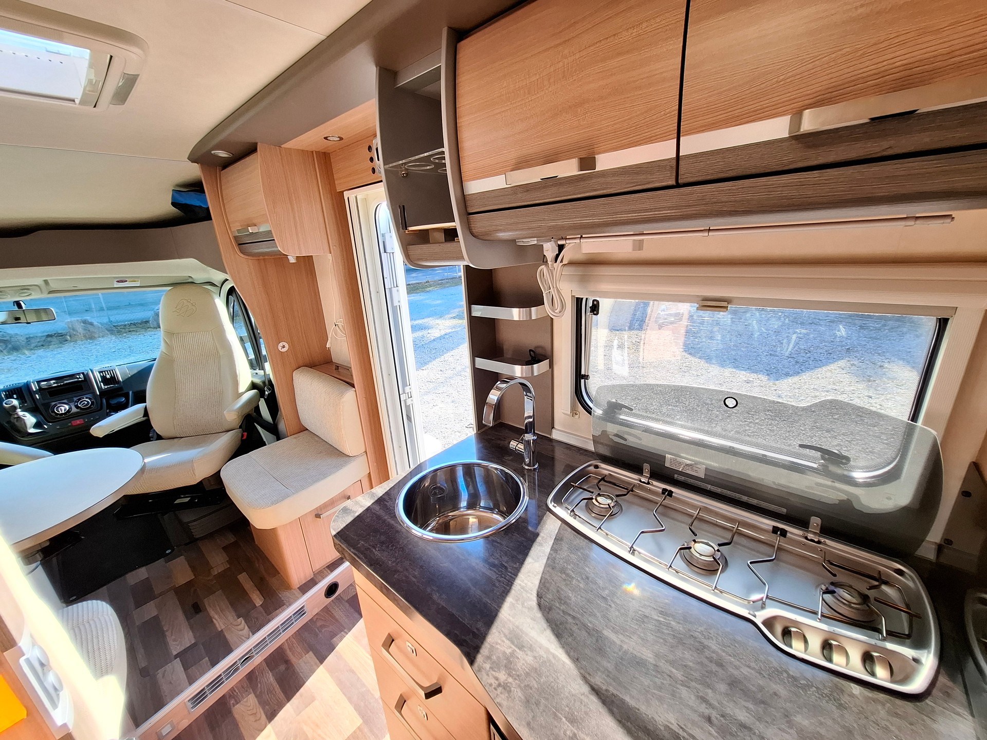 KNAUS Sky 650 TI - ab MFK & Service - Längsbett - Dachklima - TV - SAT - Solar-image-12