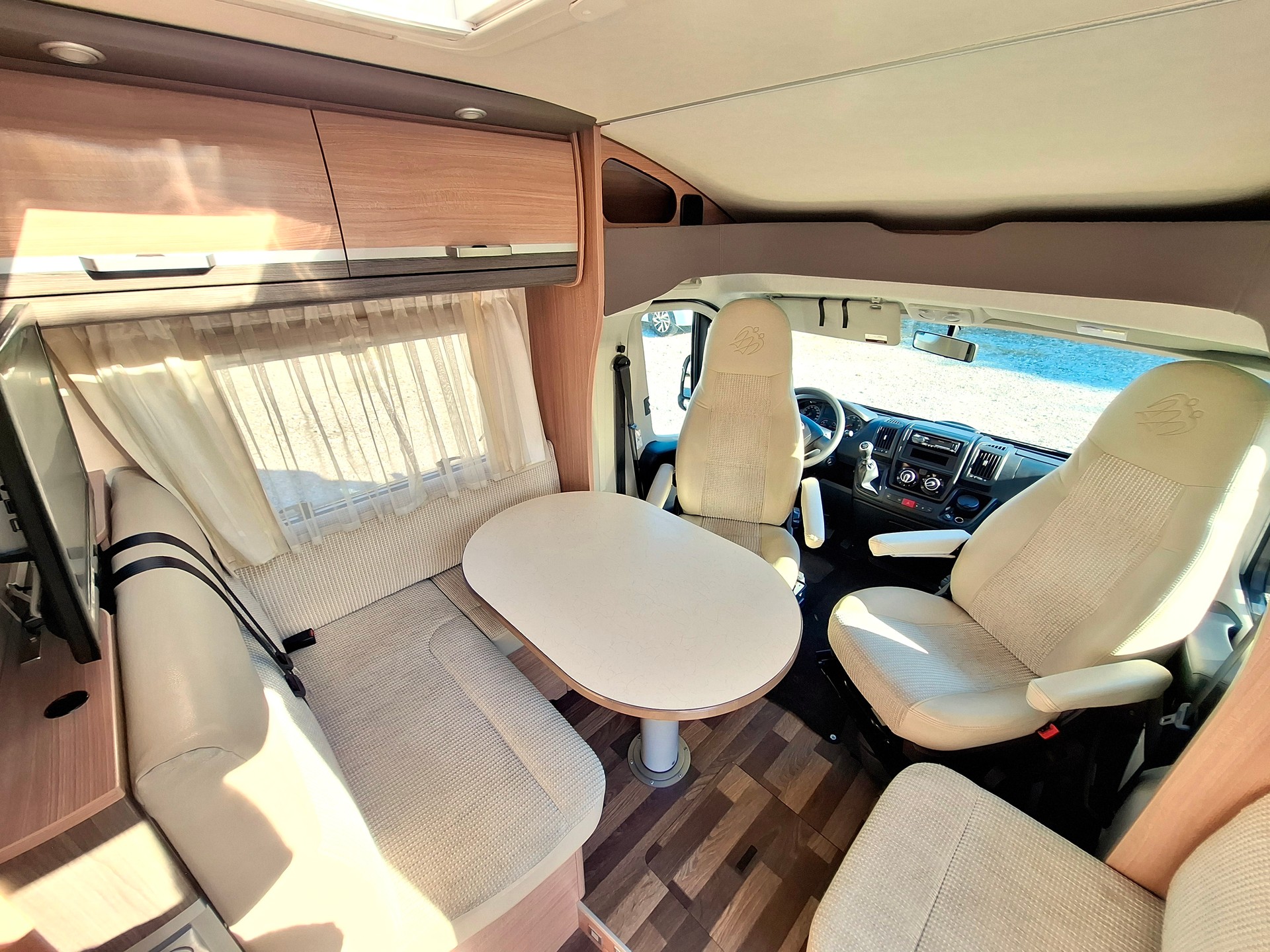 KNAUS Sky 650 TI - ab MFK & Service - Längsbett - Dachklima - TV - SAT - Solar-image-8