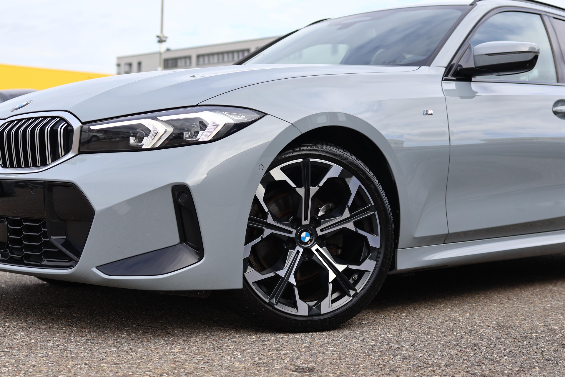 BMW 320d xDrive 48V Touring Steptronic M Sport-image-2