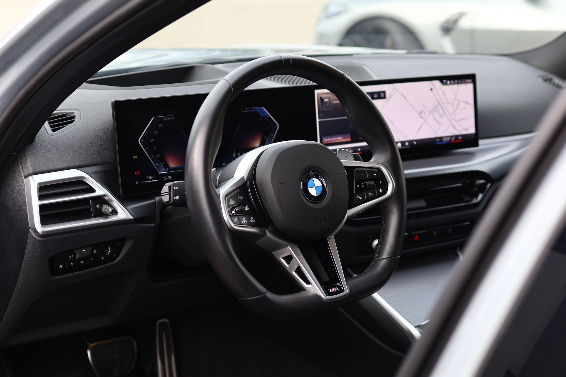 BMW 320d xDrive 48V Touring Steptronic M Sport-image-15