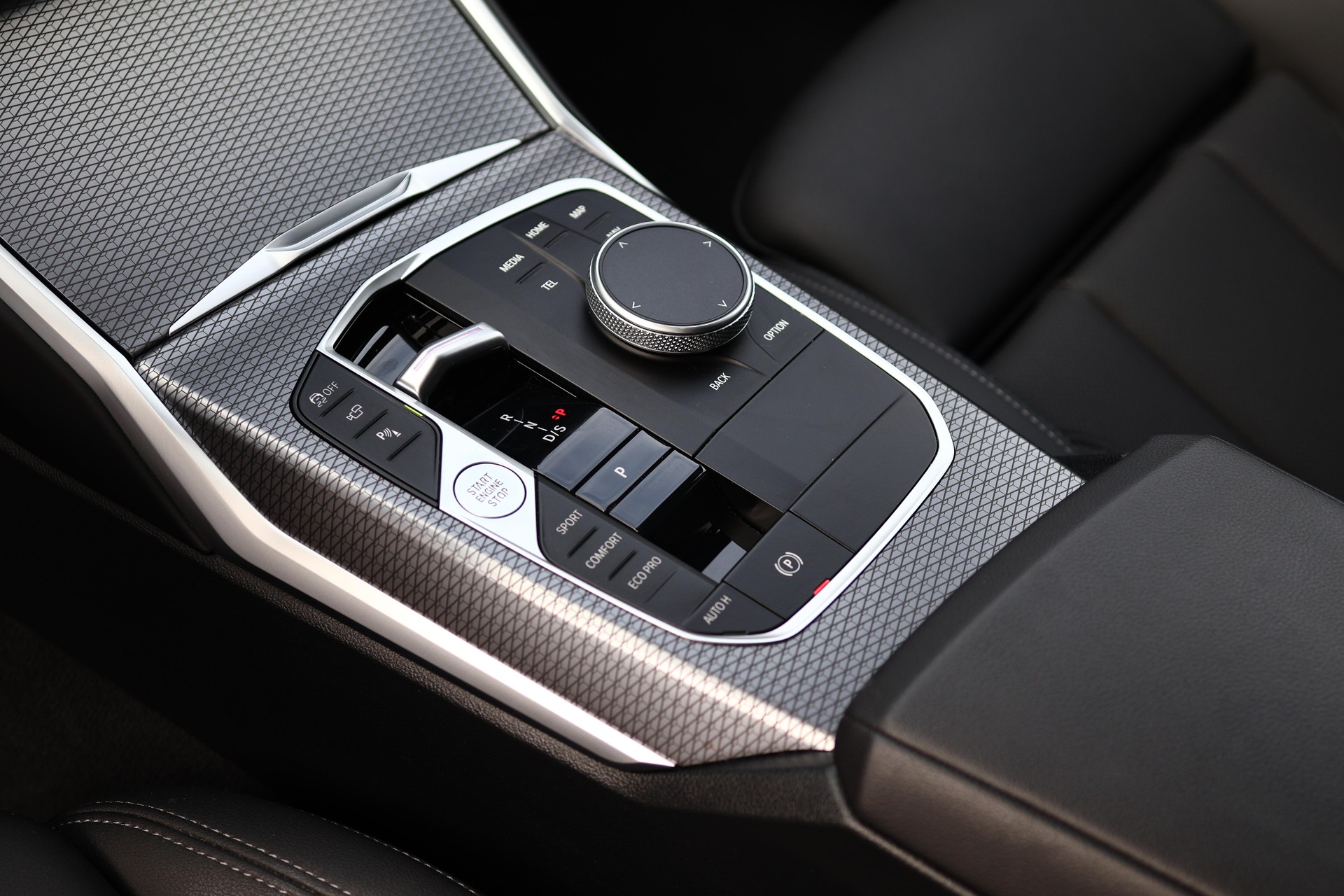 BMW 320d xDrive 48V Touring Steptronic M Sport-image-25