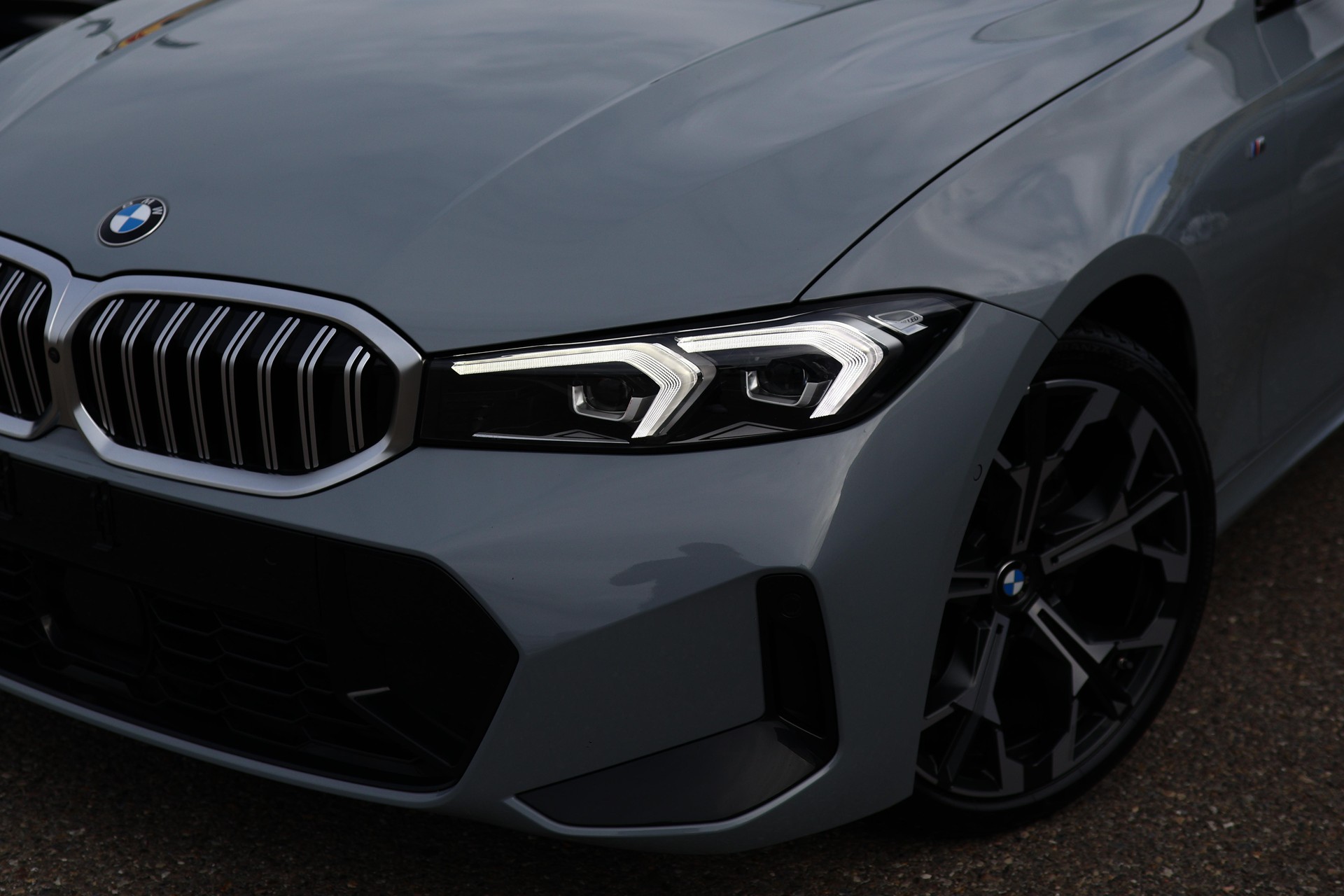 BMW 320d xDrive 48V Touring Steptronic M Sport-image-1