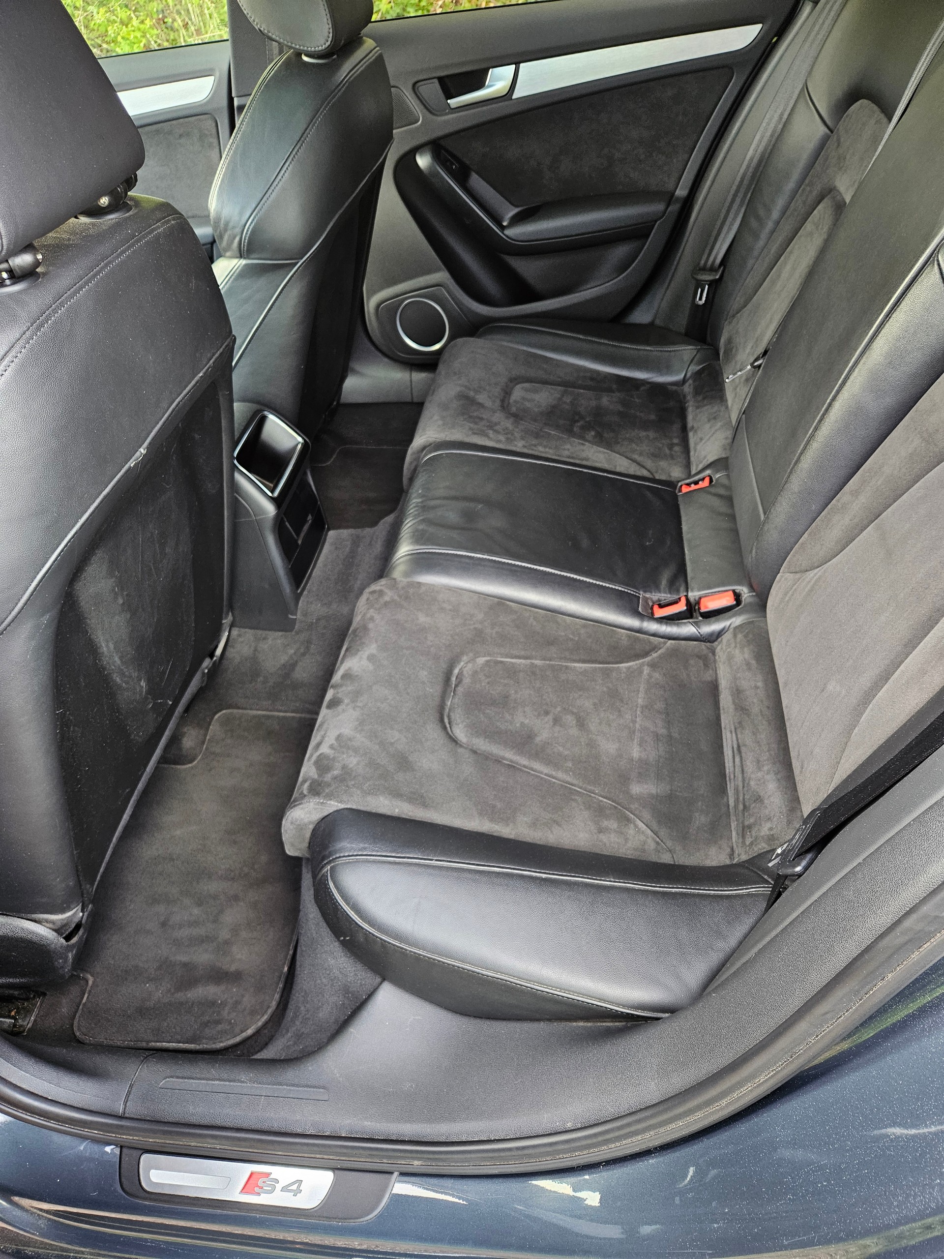 AUDI 3.0 V6 TFSI quattro S-Tronic-image-4