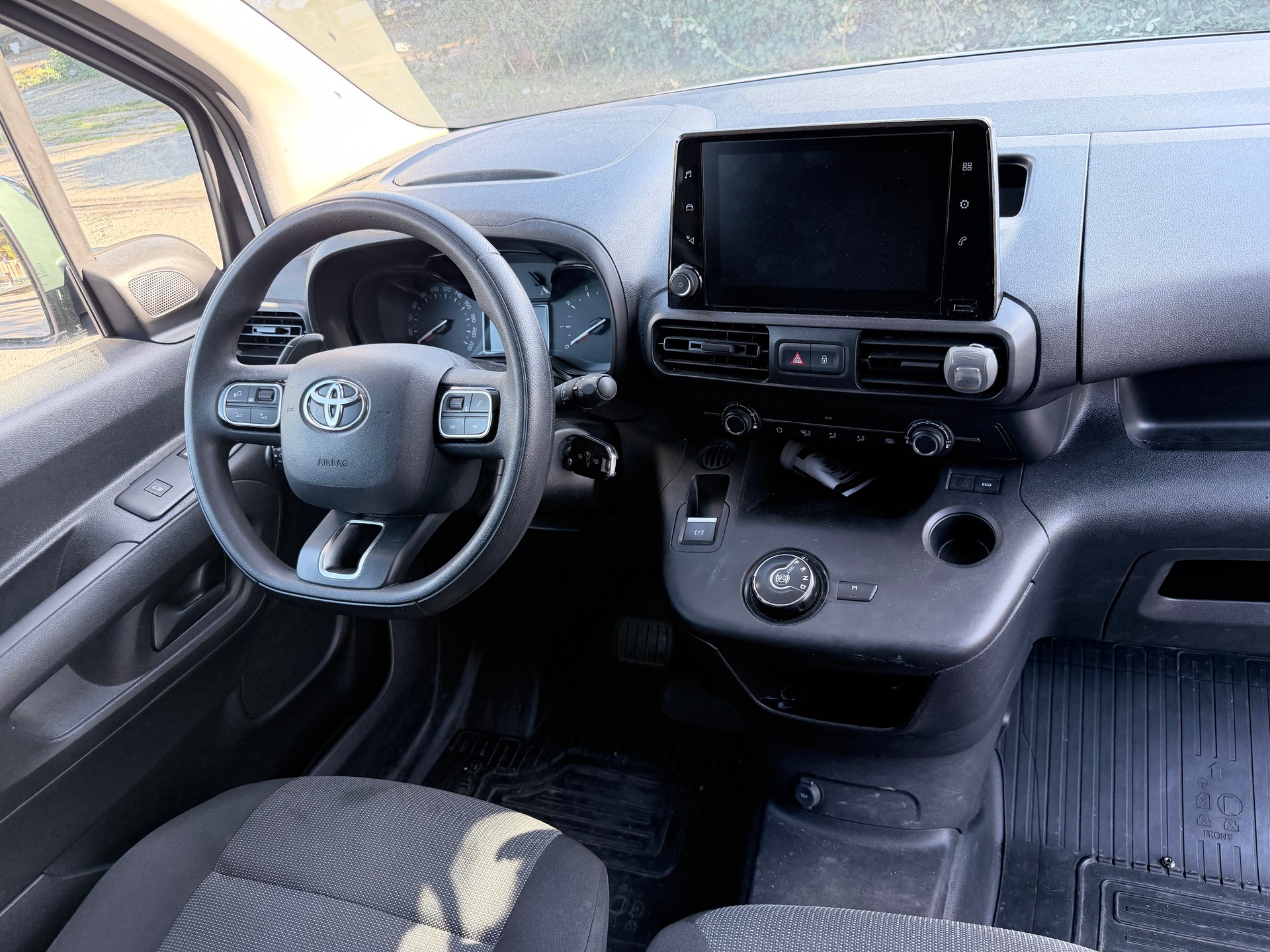 TOYOTA Proace City Van 1.5D Active Medium Automatik-image-4