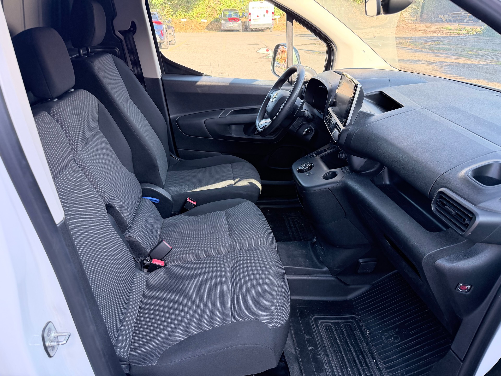 TOYOTA Proace City Van 1.5D Active Medium Automatik-image-5