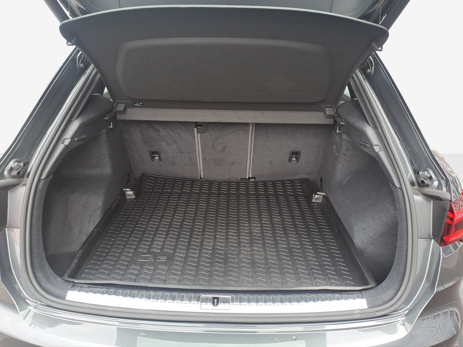 AUDI Q3 45 TFSI S line quattro S-tronic-image-12