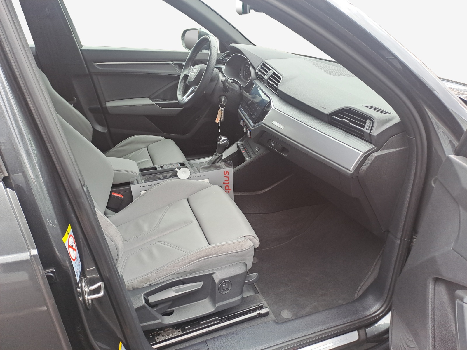 AUDI Q3 45 TFSI S line quattro S-tronic-image-13