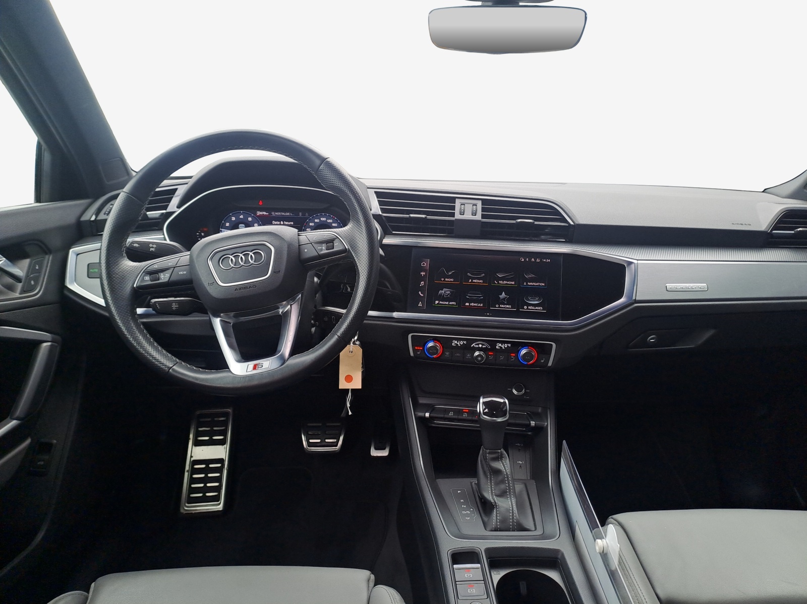 AUDI Q3 45 TFSI S line quattro S-tronic-image-8