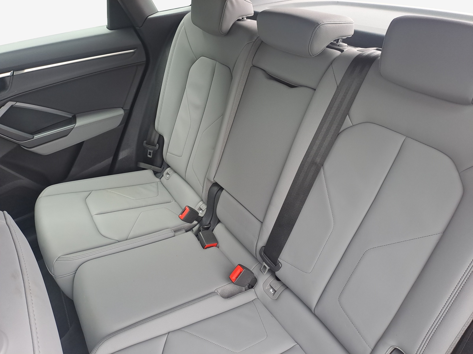 AUDI Q3 45 TFSI S line quattro S-tronic-image-11