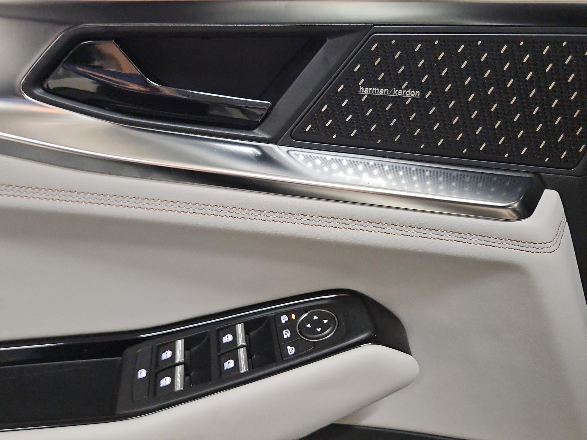 RENAULT Espace 1.2 E-Tech 200 Iconic-image-18