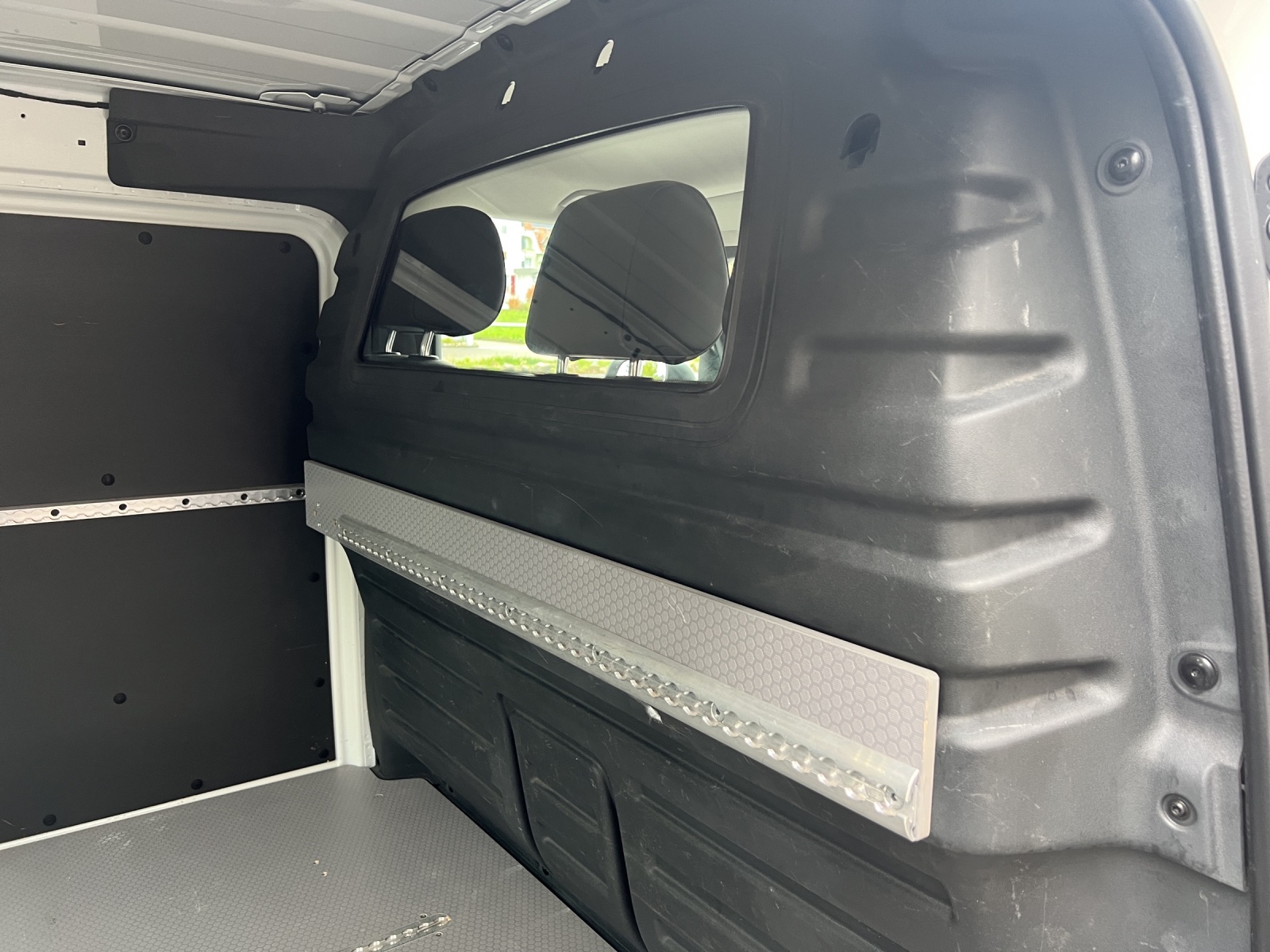 VW ID.Buzz Cargo 77kWh-image-13