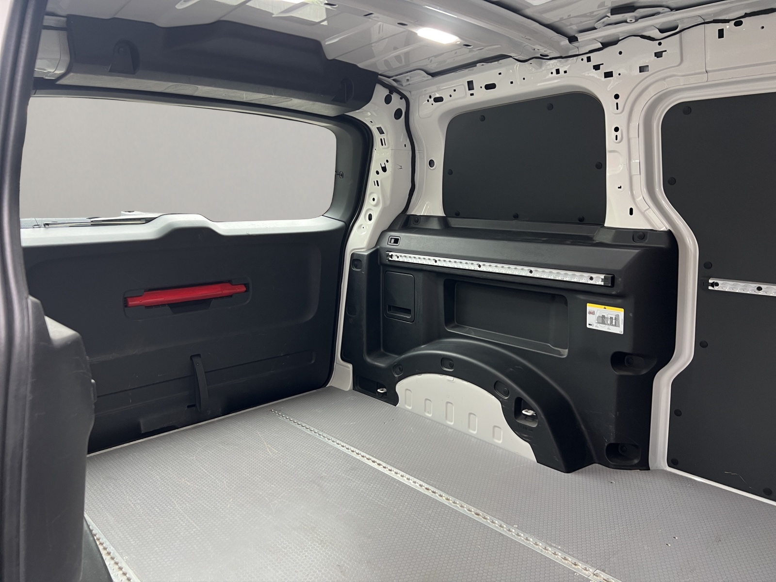 VW ID.Buzz Cargo 77kWh-image-14