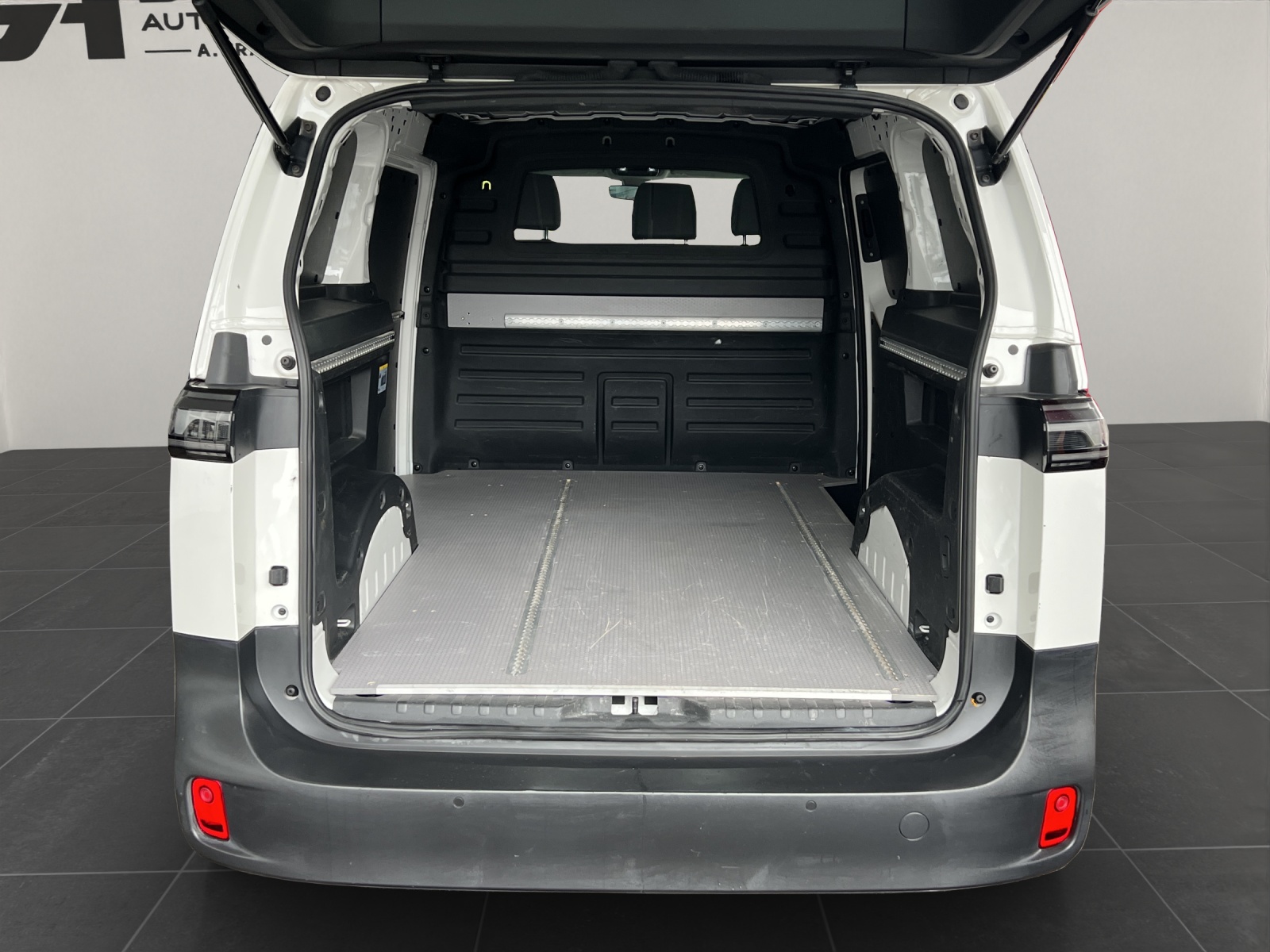 VW ID.Buzz Cargo 77kWh-image-12